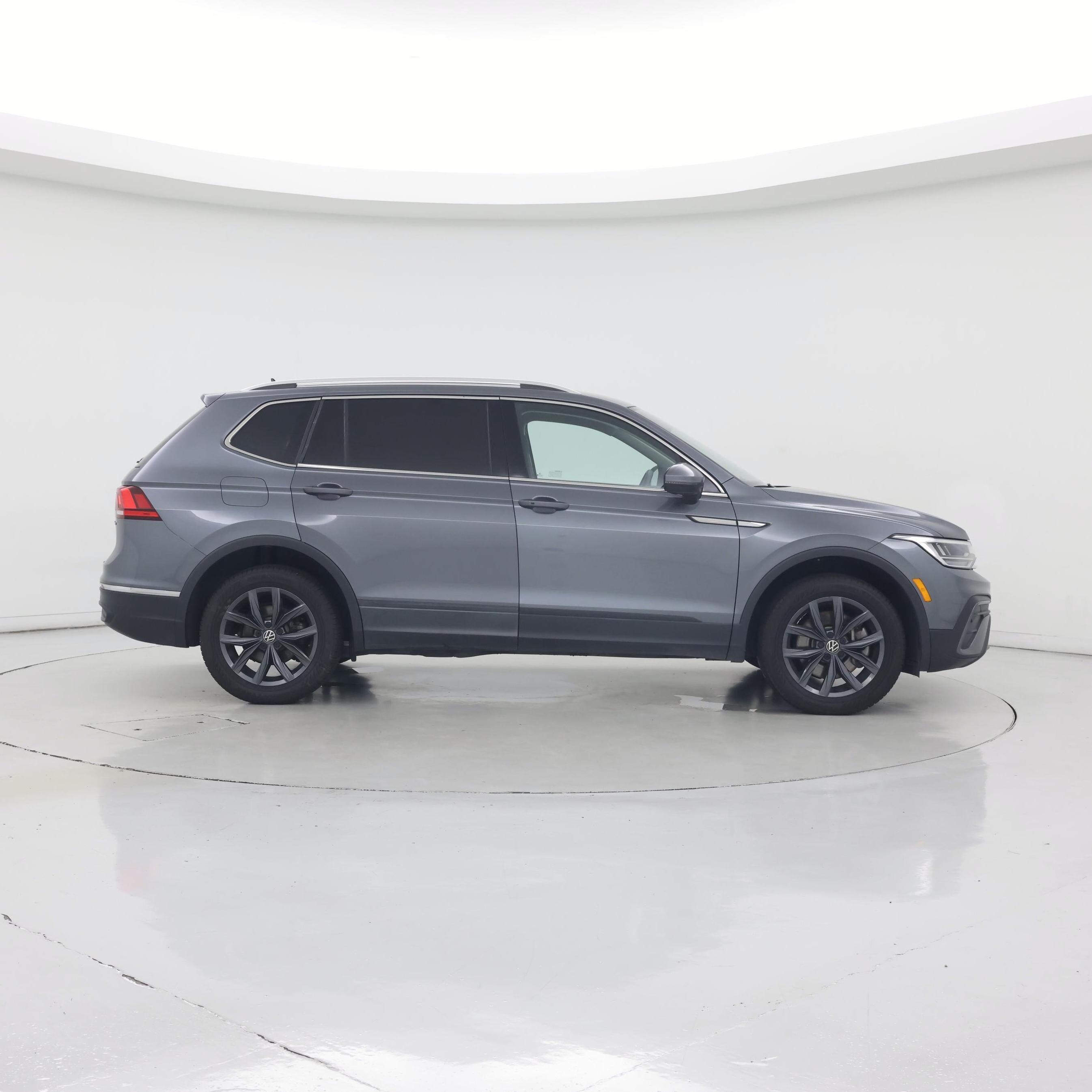 Thumbnail: 2023 Volkswagen Tiguan - 7