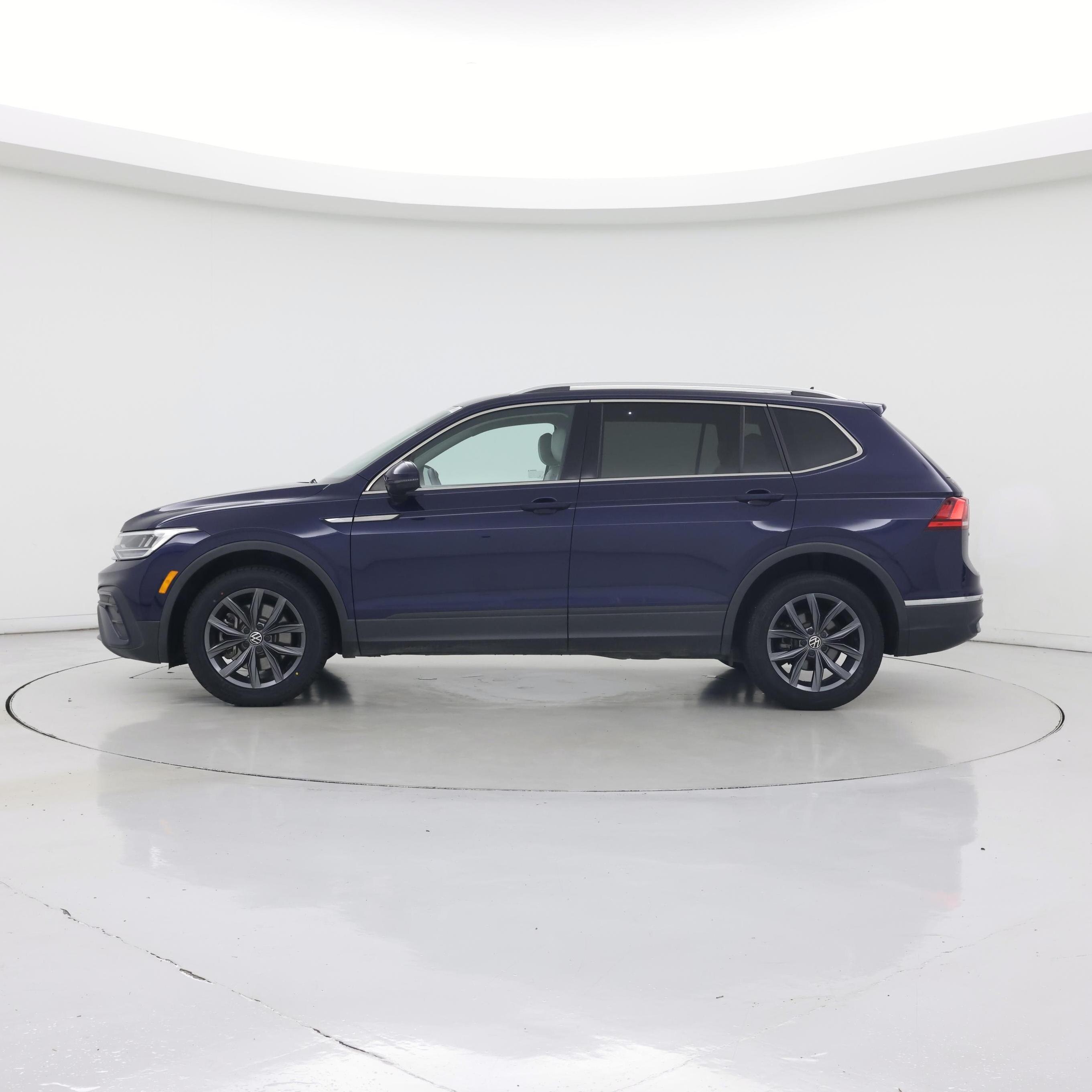 Thumbnail: 2024 Volkswagen Tiguan - 3