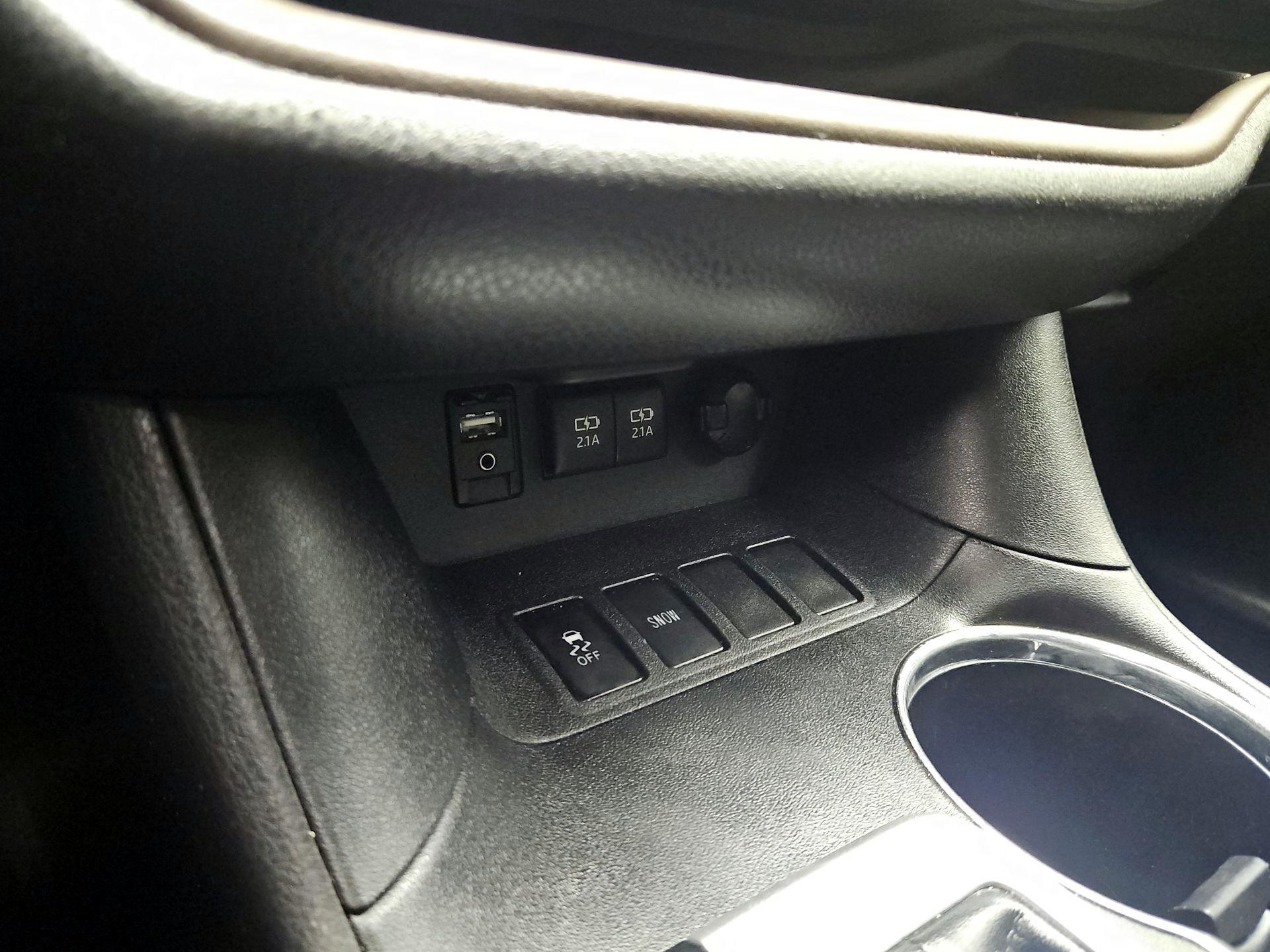 Thumbnail: 2018 Toyota Highlander - 18