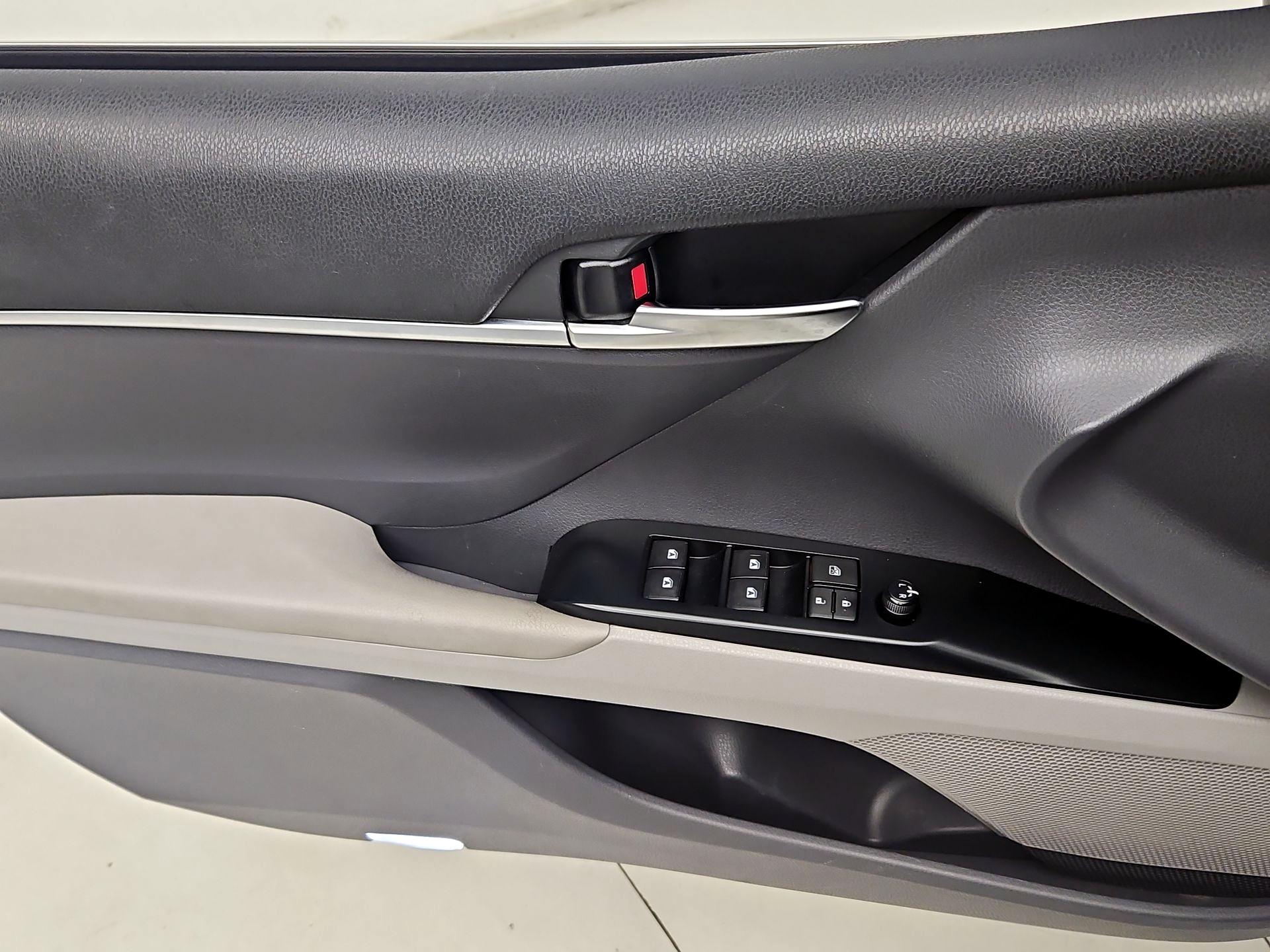 Thumbnail: 2019 Toyota Camry - 12