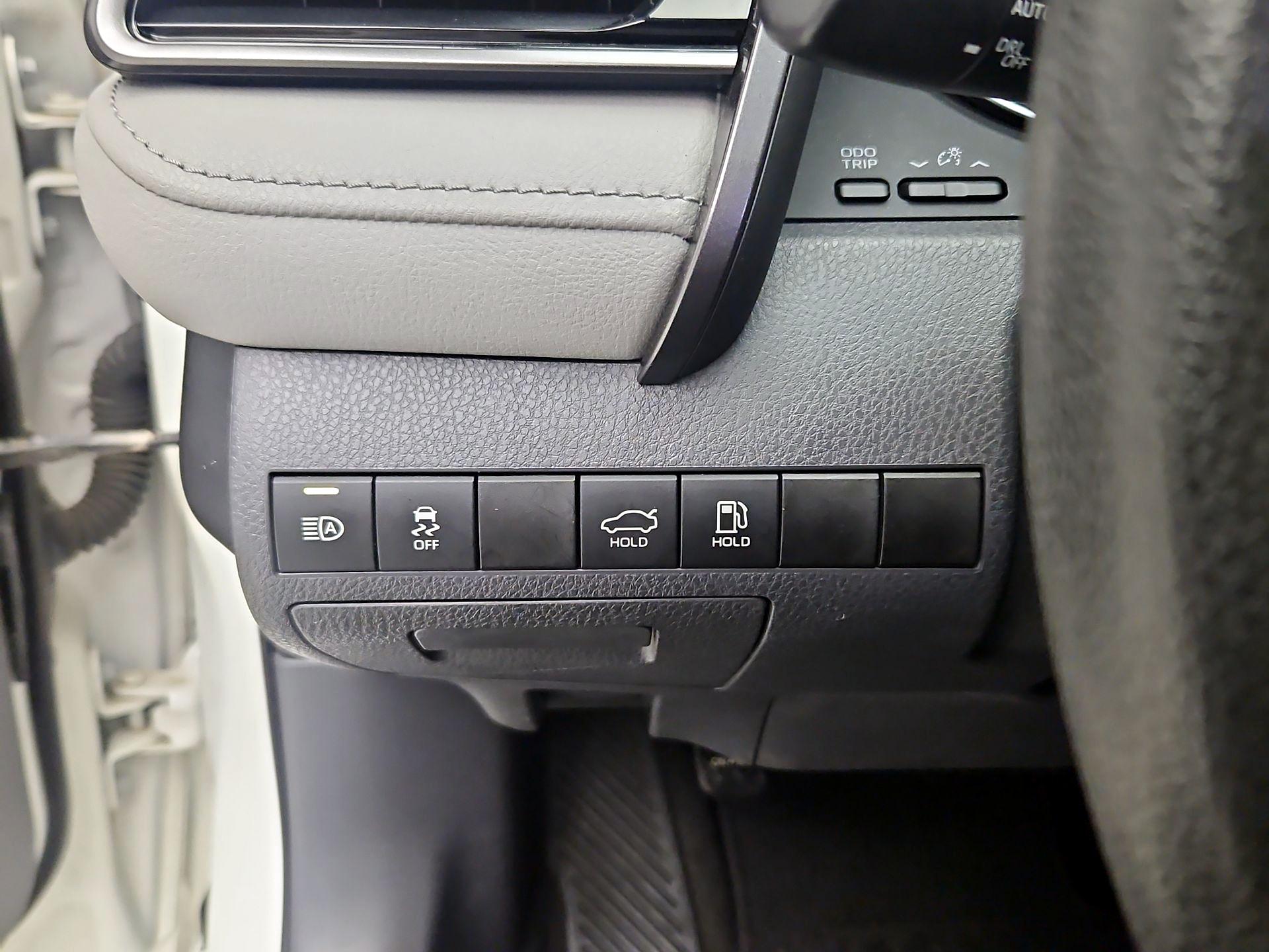Thumbnail: 2019 Toyota Camry - 13