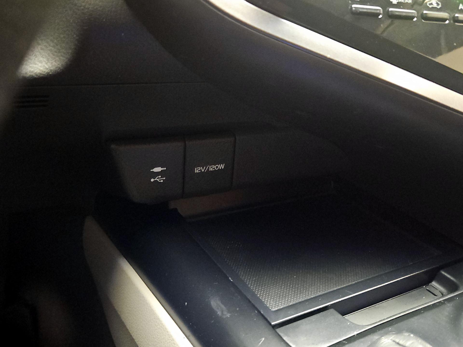 Thumbnail: 2019 Toyota Camry - 18