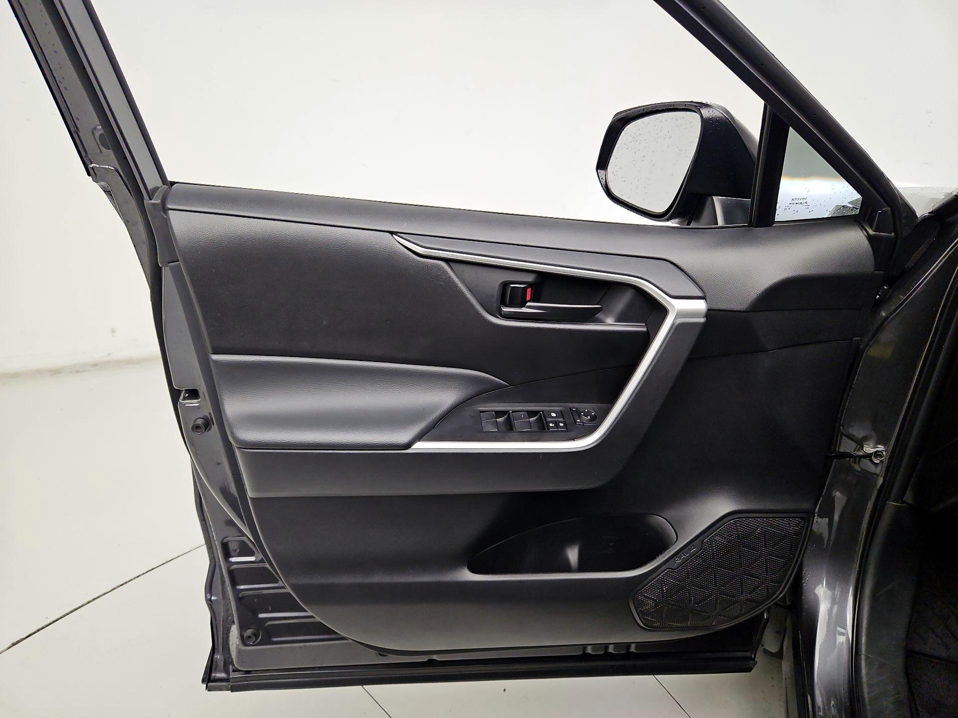 Thumbnail: 2025 Toyota RAV4 - 12