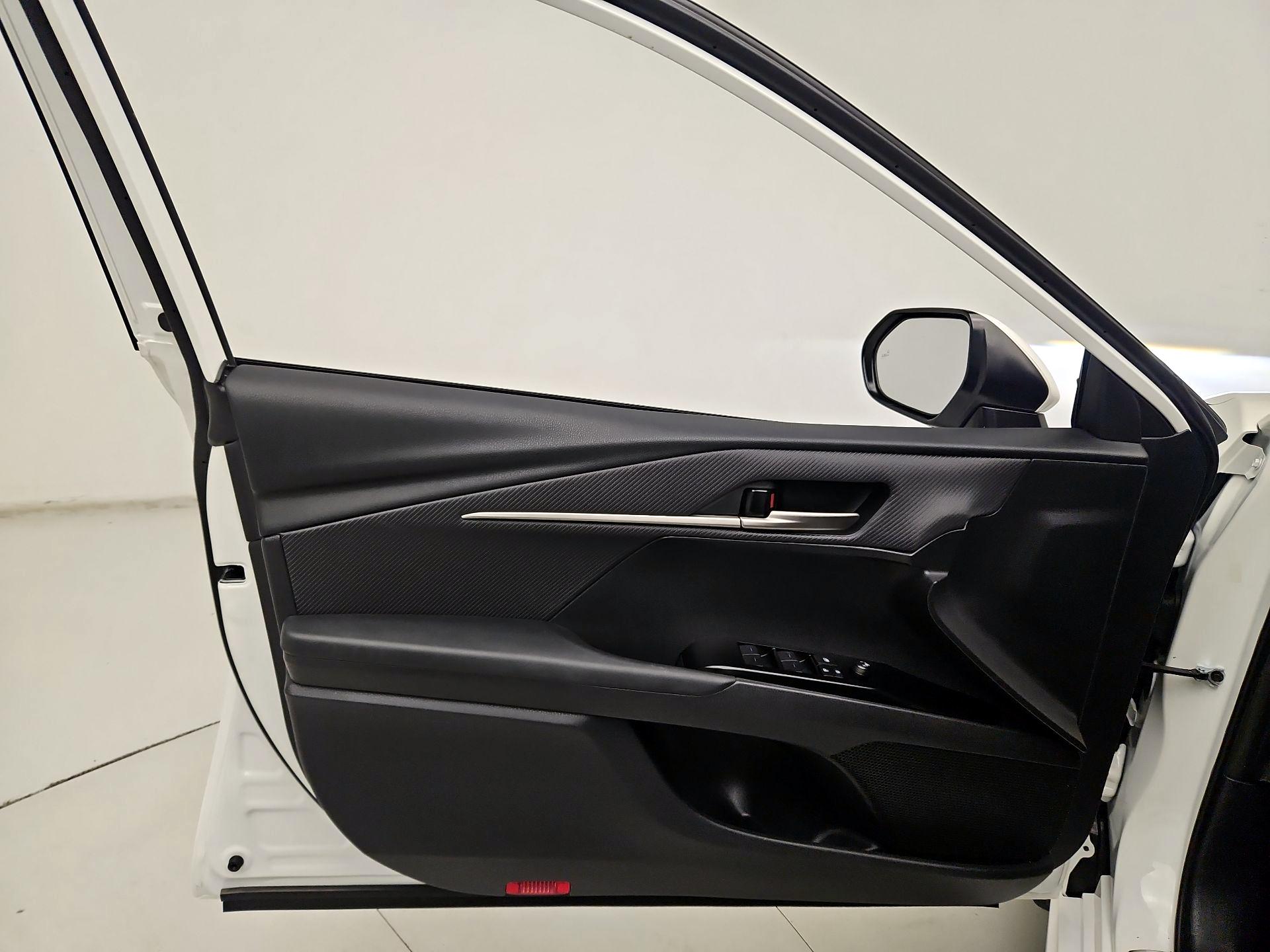 Thumbnail: 2025 Toyota Camry - 12