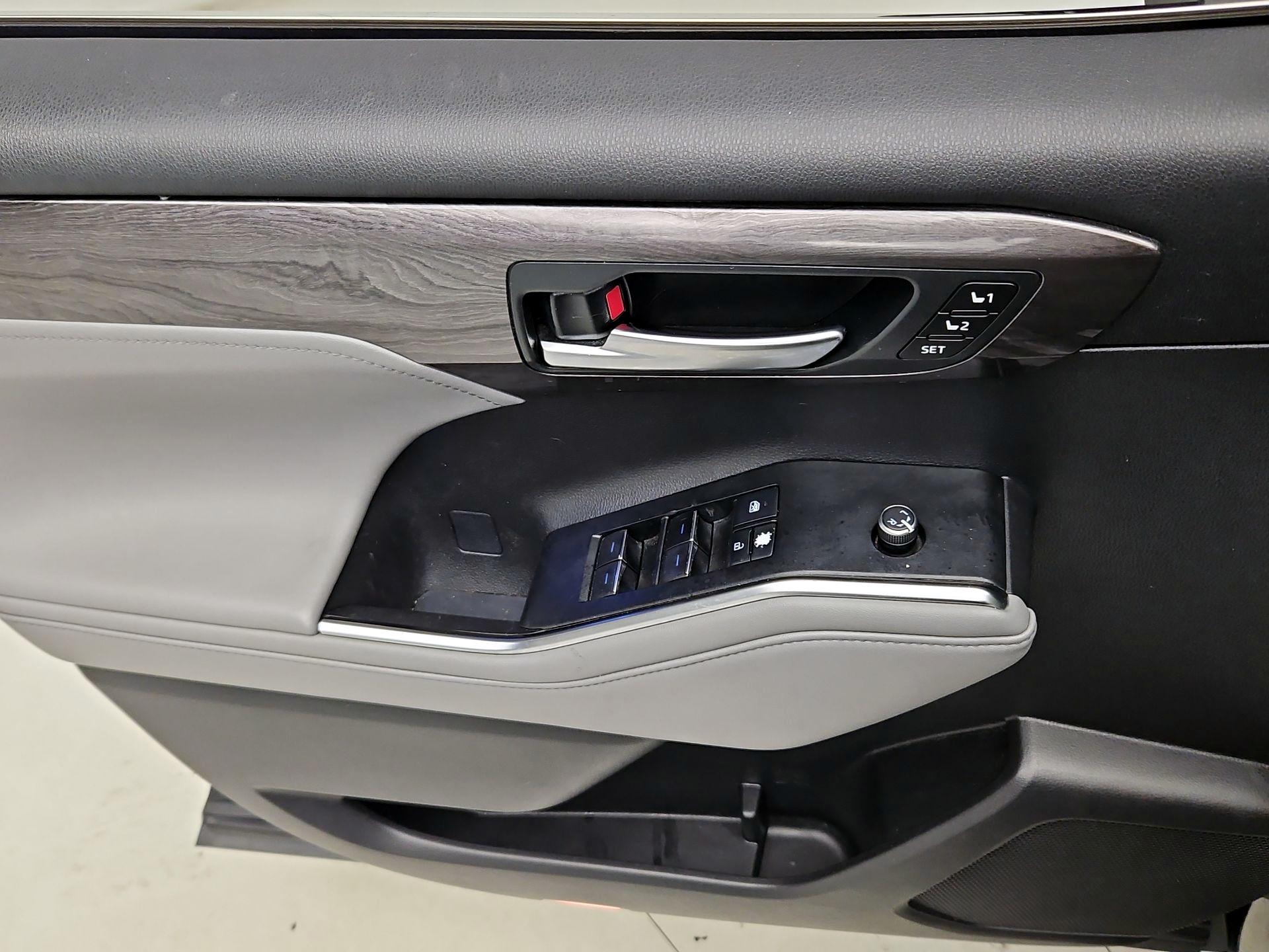 Thumbnail: 2021 Toyota Highlander - 12