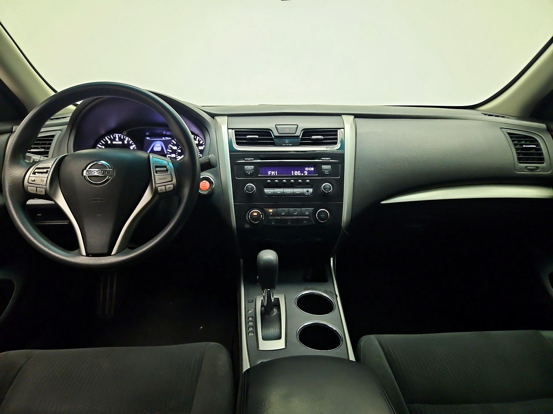 Thumbnail: 2015 Nissan Altima - 9
