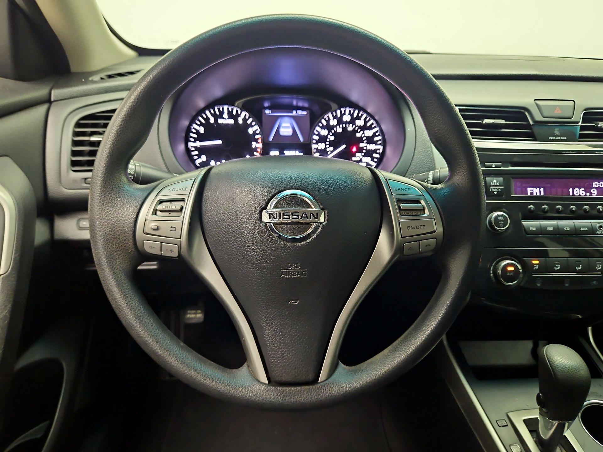 Thumbnail: 2015 Nissan Altima - 10