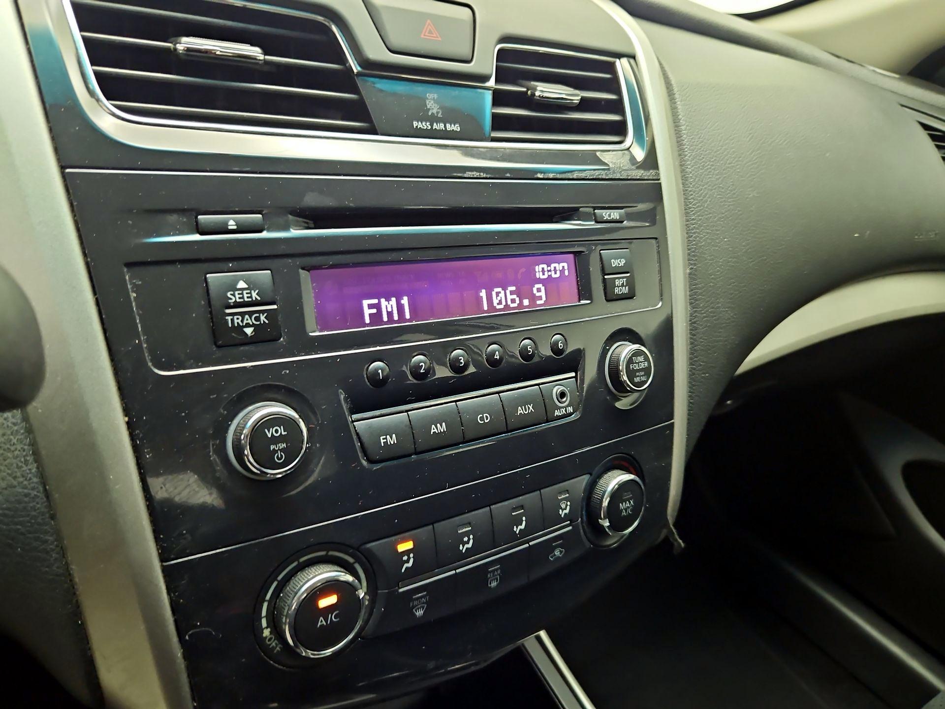 Thumbnail: 2015 Nissan Altima - 14