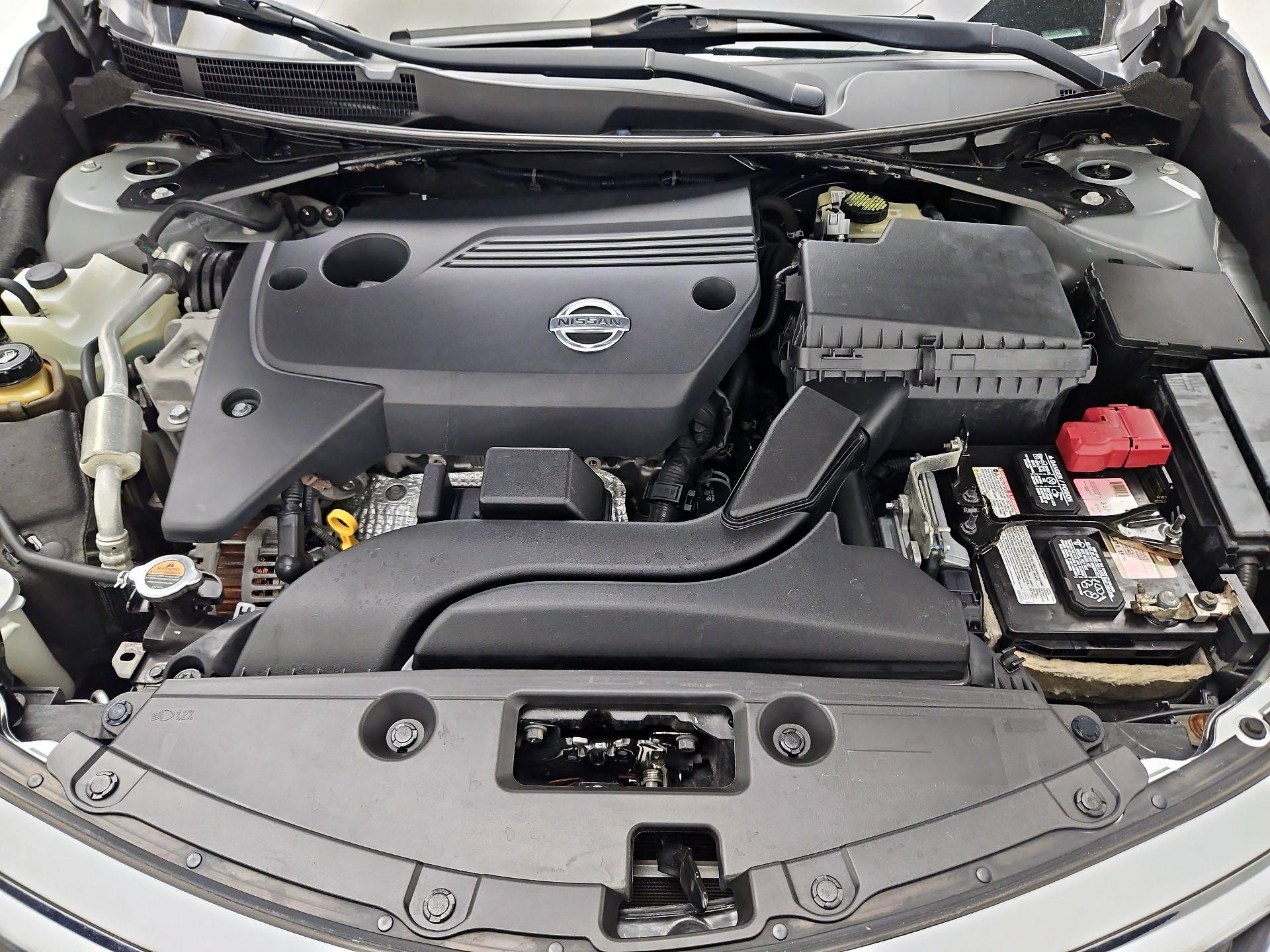 Thumbnail: 2015 Nissan Altima - 20