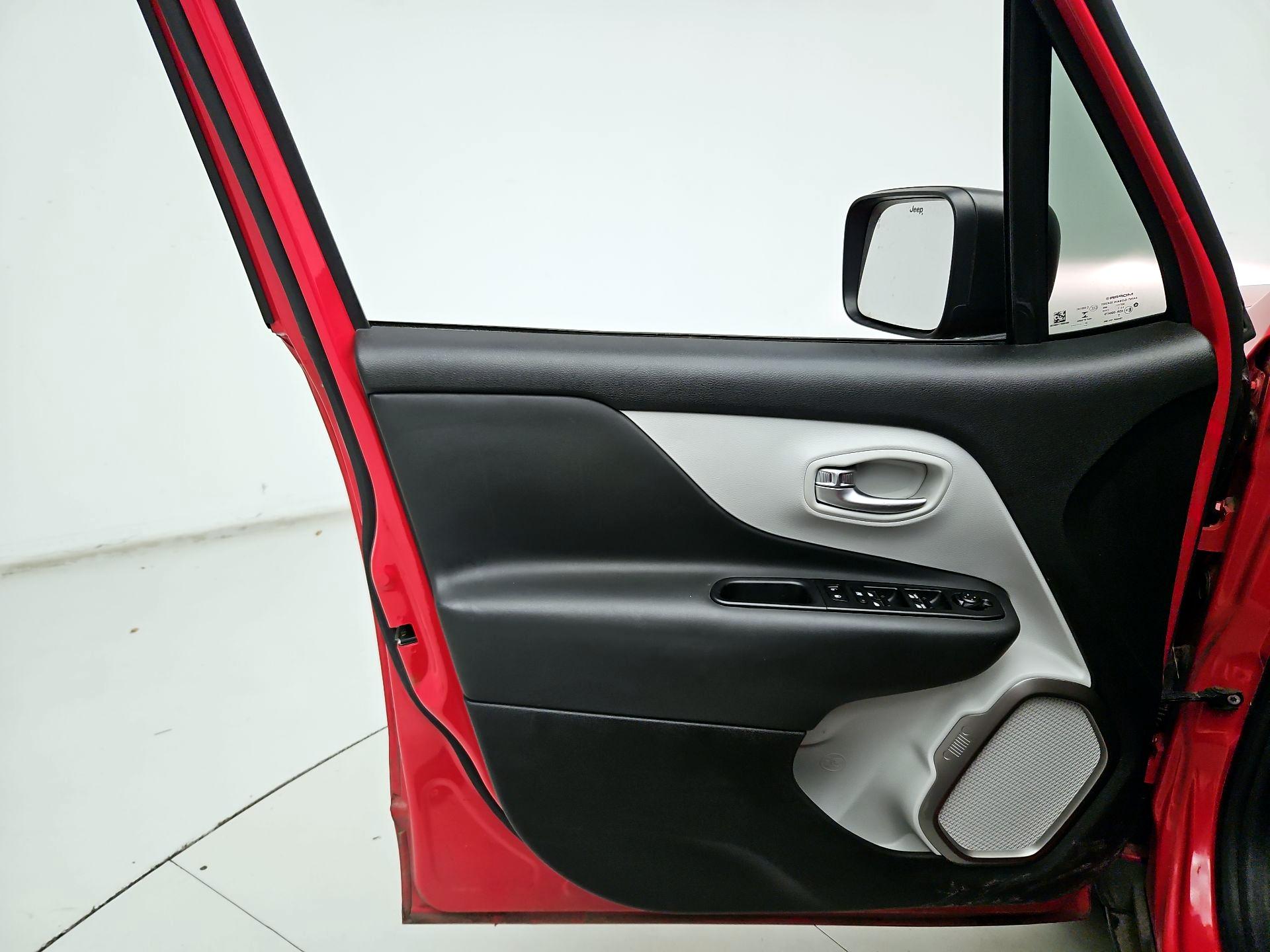 Thumbnail: 2022 Jeep Renegade - 12