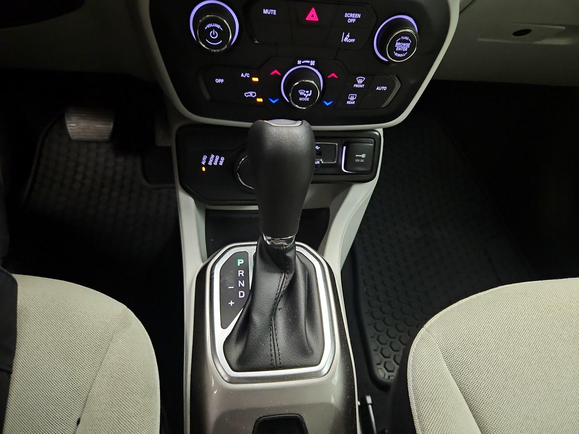 Thumbnail: 2022 Jeep Renegade - 16