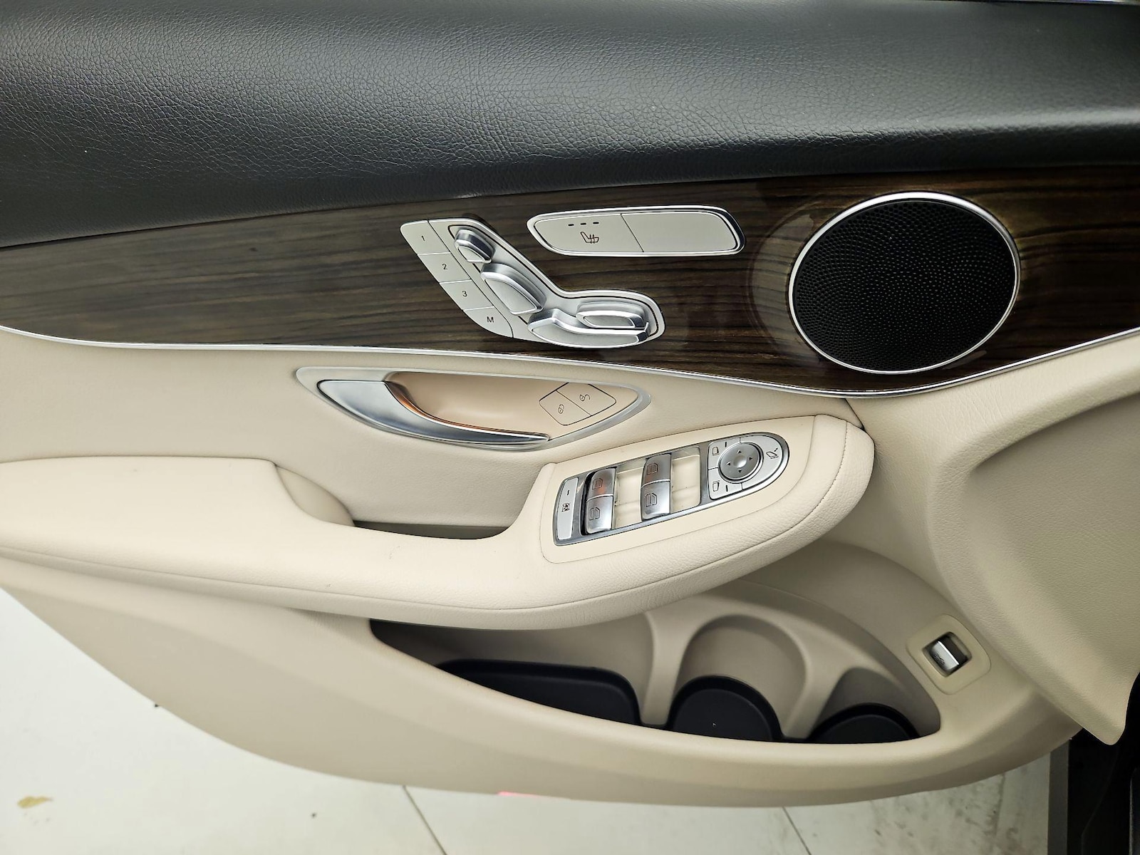 2021 Mercedes-Benz GLC GLC300 - Photo 13