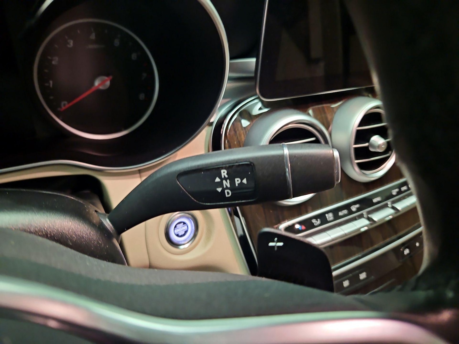 2021 Mercedes-Benz GLC GLC300 - Photo 18