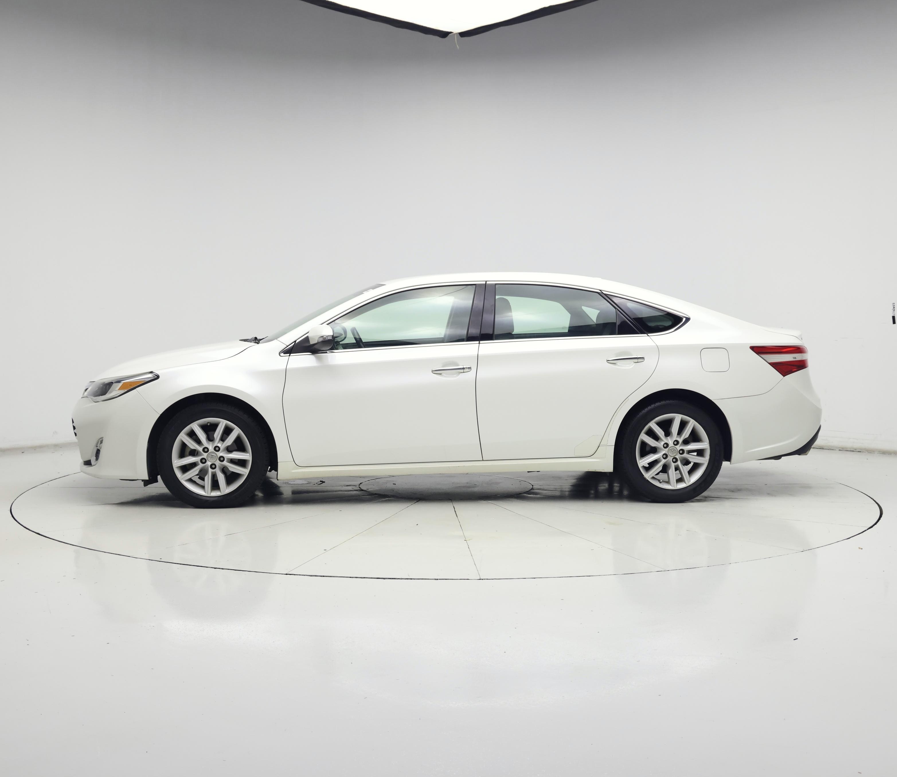 Thumbnail: 2015 Toyota Avalon - 3