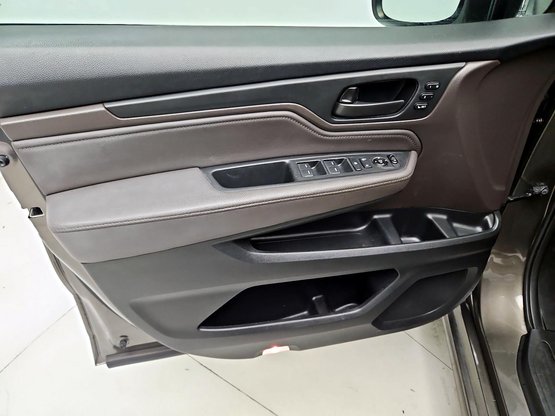 Thumbnail: 2019 Honda Odyssey - 12