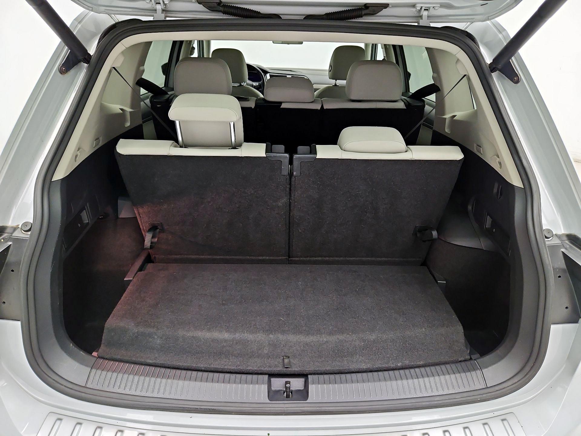 Thumbnail: 2019 Volkswagen Tiguan - 18