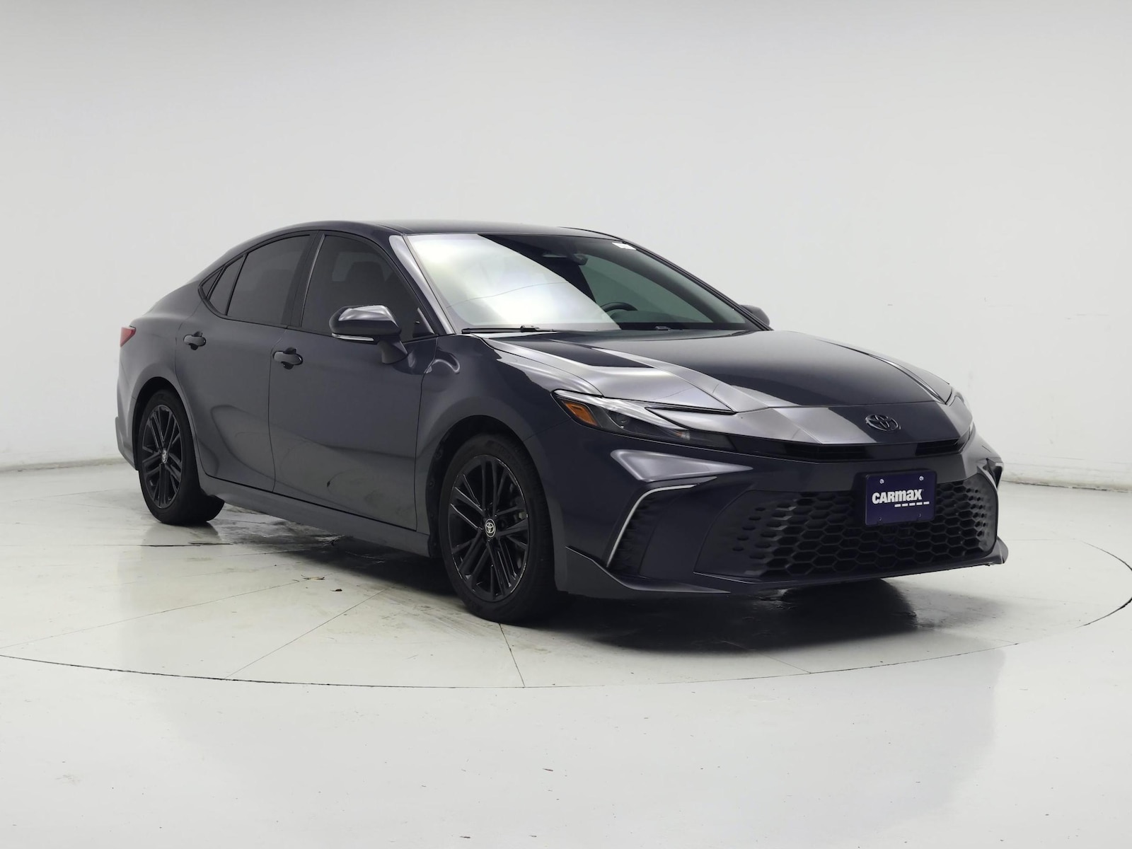 2025 Toyota Camry SE - Photo 2