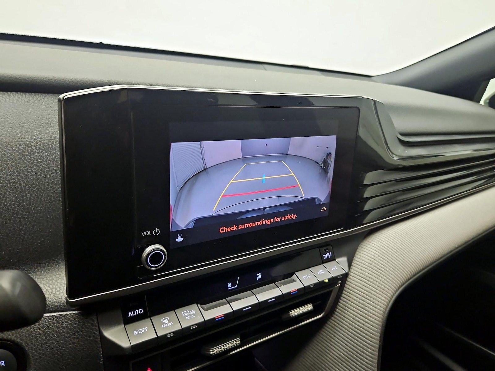 2025 Toyota Camry SE - Photo 15