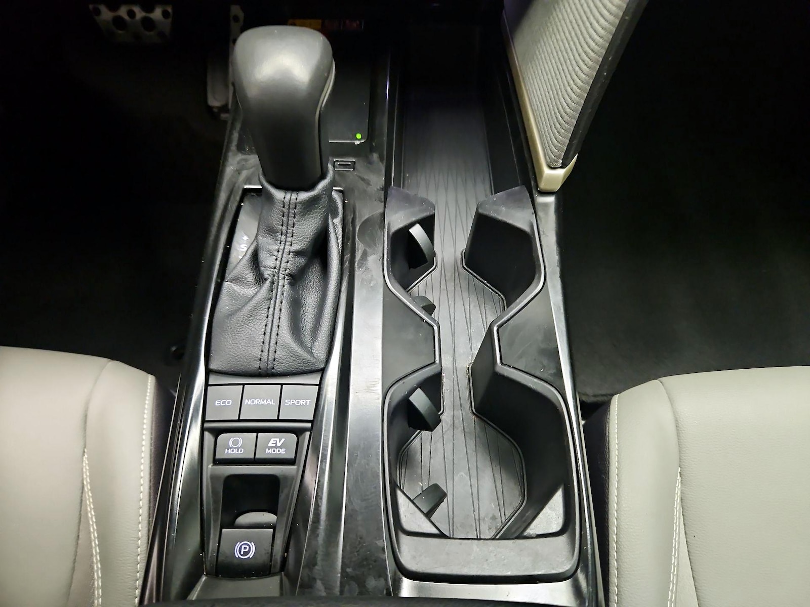 2025 Toyota Camry SE - Photo 18