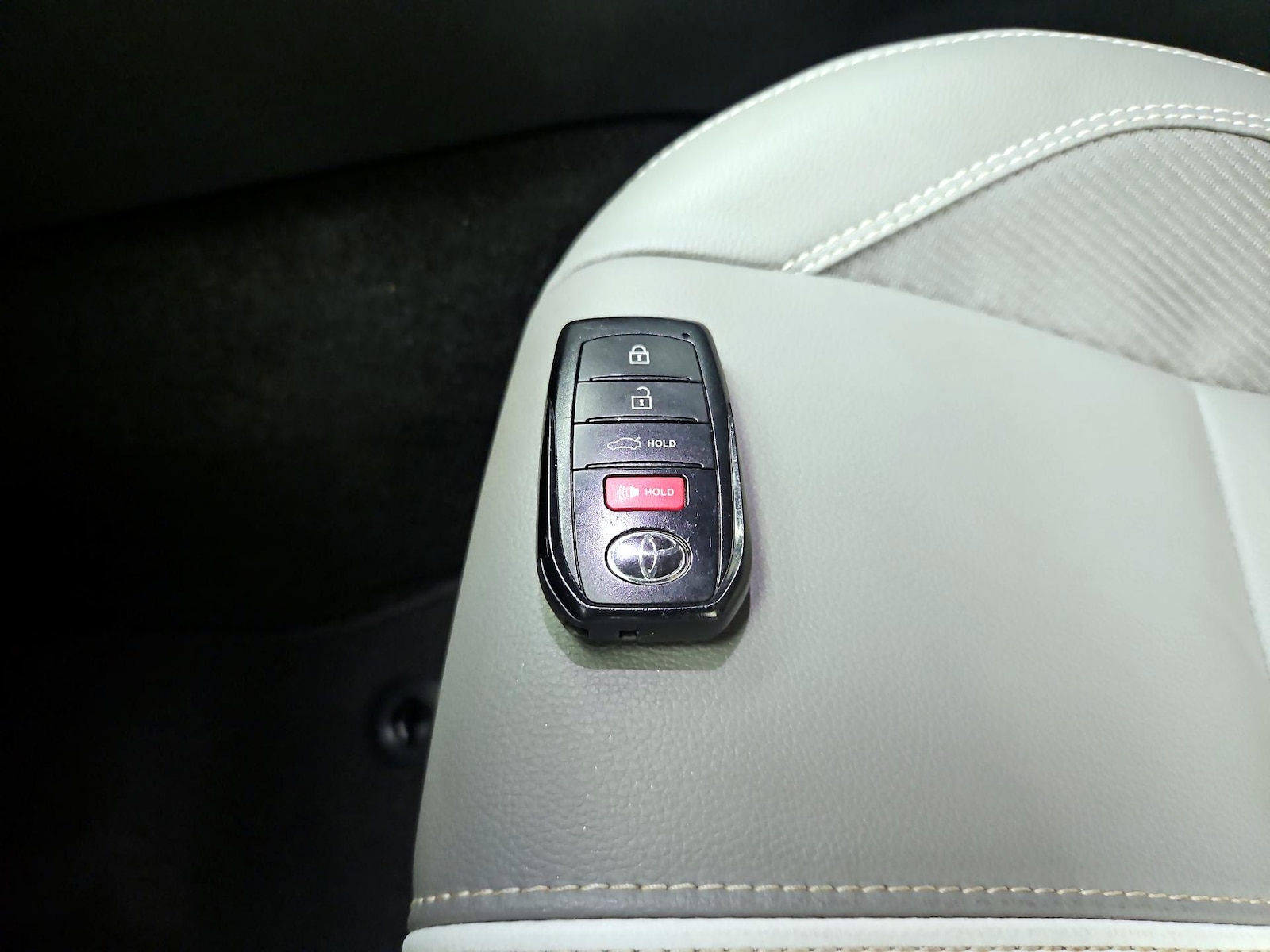2025 Toyota Camry SE - Photo 23