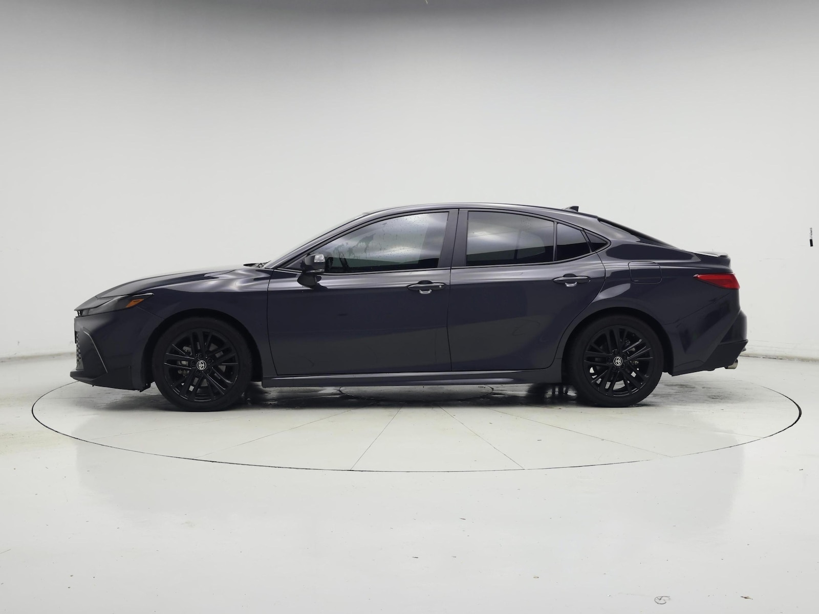 2025 Toyota Camry SE - Photo 4
