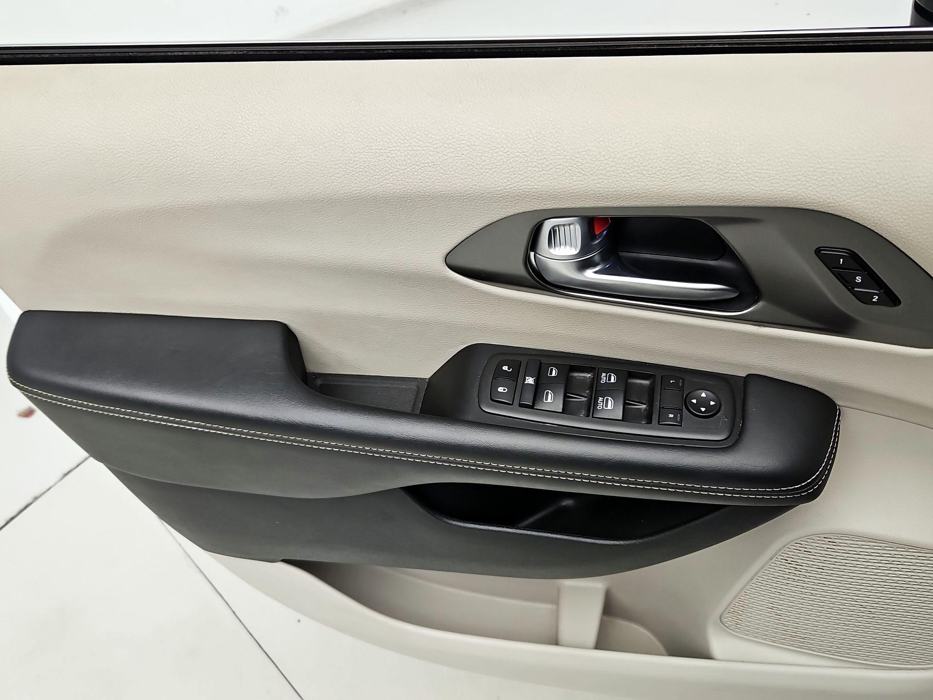 Thumbnail: 2024 Chrysler Pacifica - 12