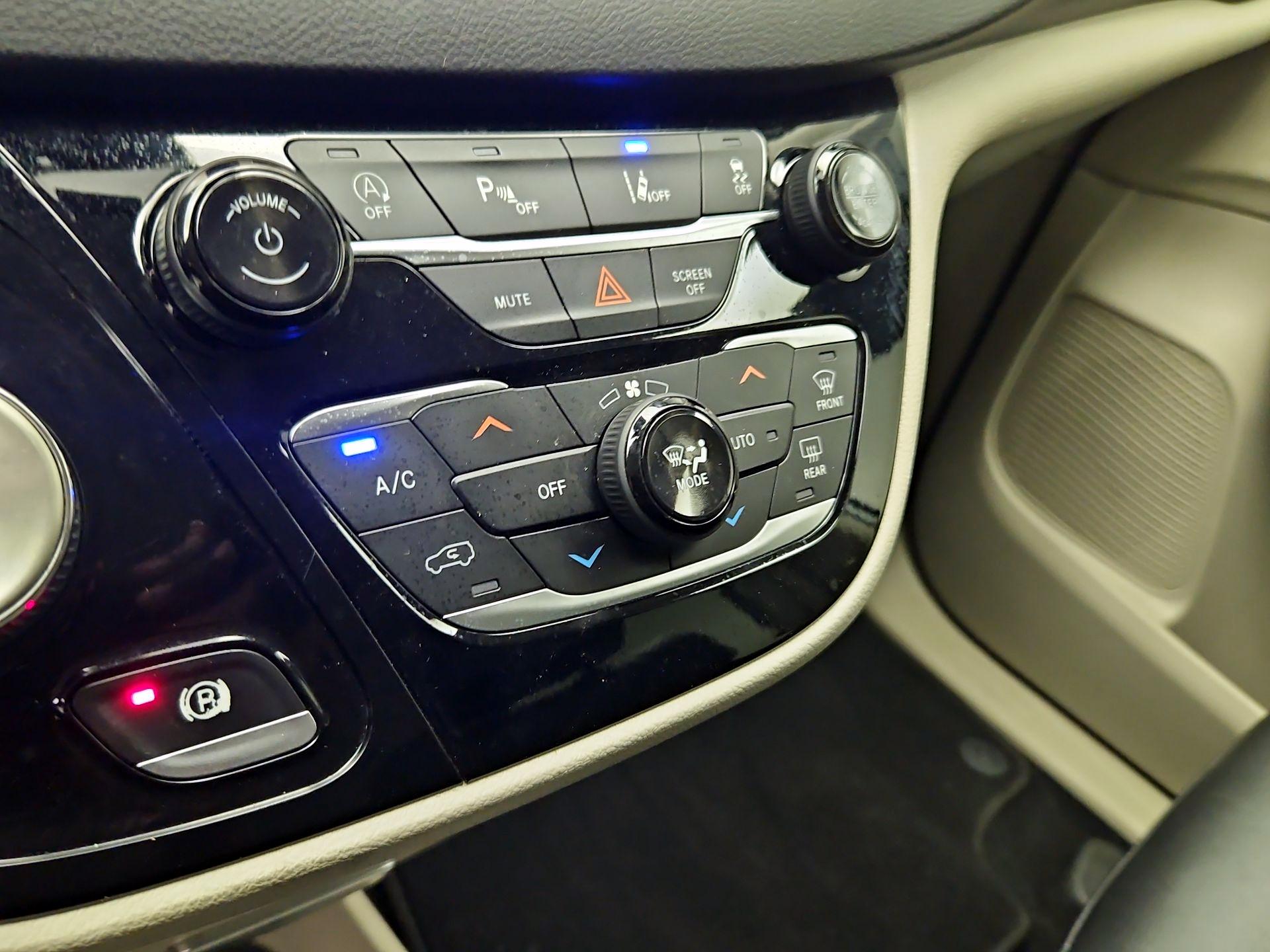 Thumbnail: 2024 Chrysler Pacifica - 16