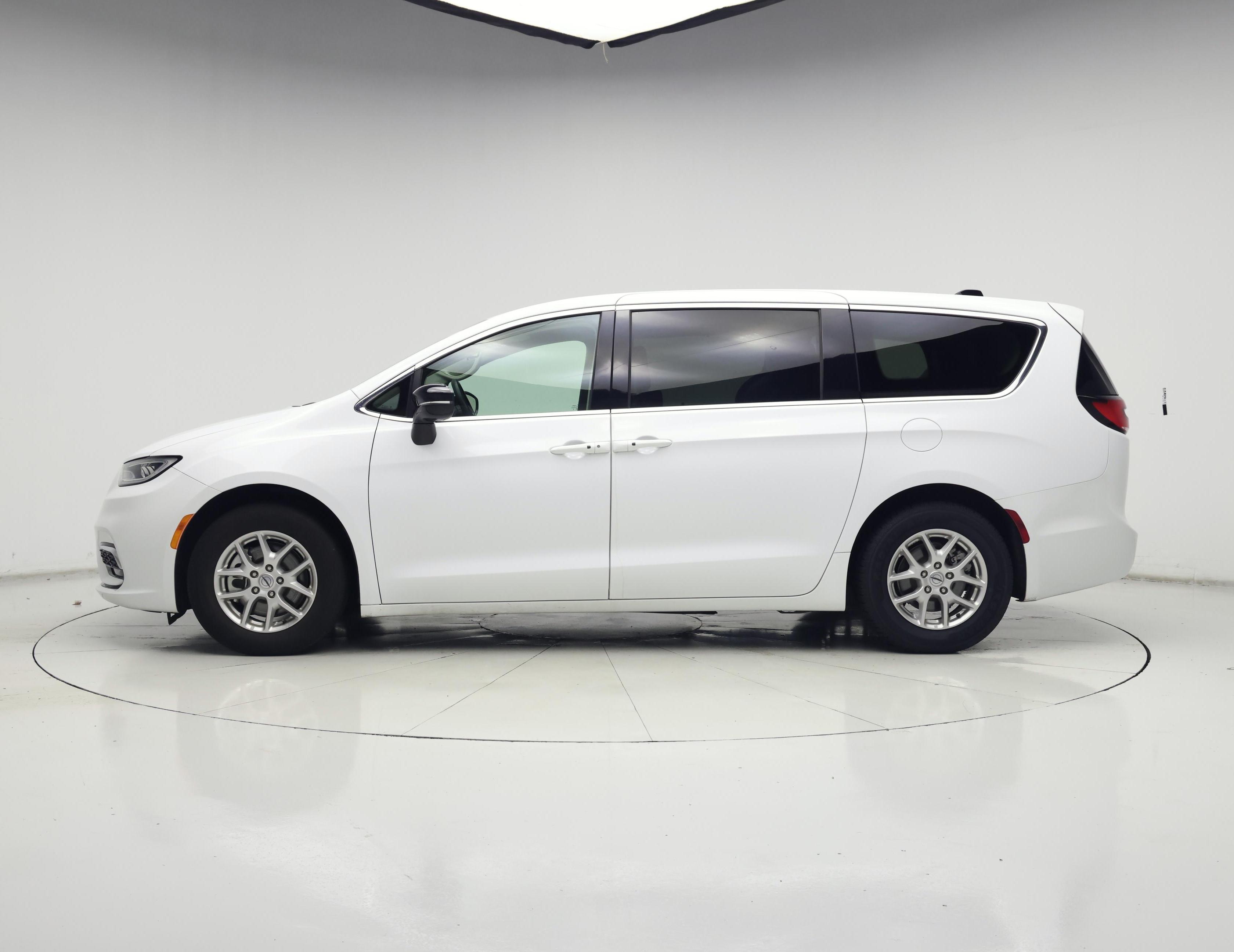 Thumbnail: 2024 Chrysler Pacifica - 3