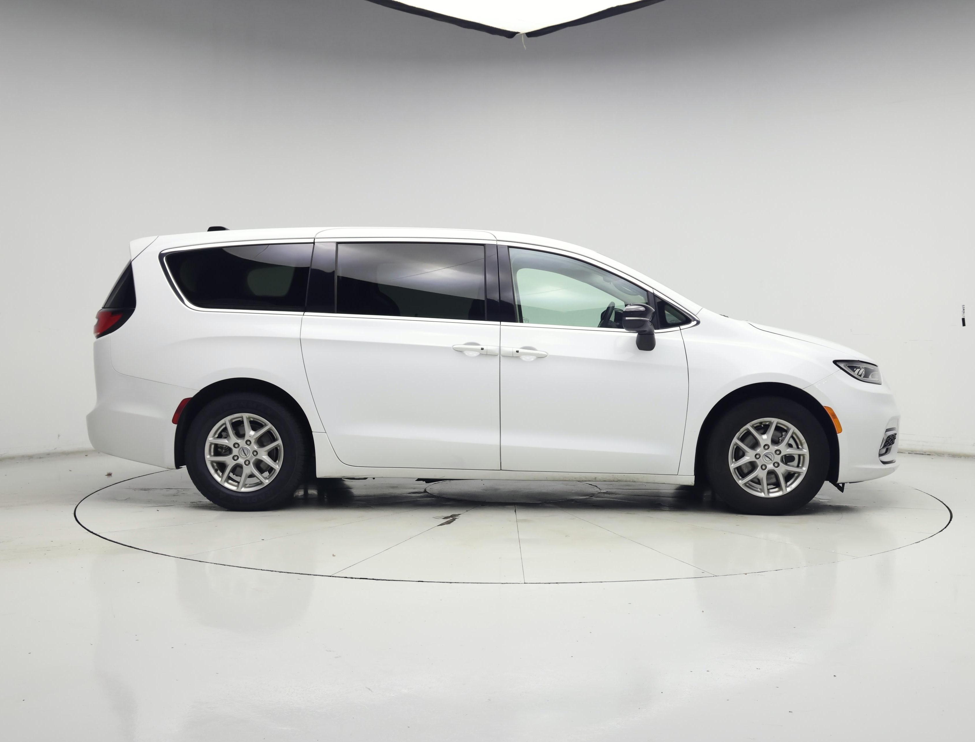 Thumbnail: 2024 Chrysler Pacifica - 7
