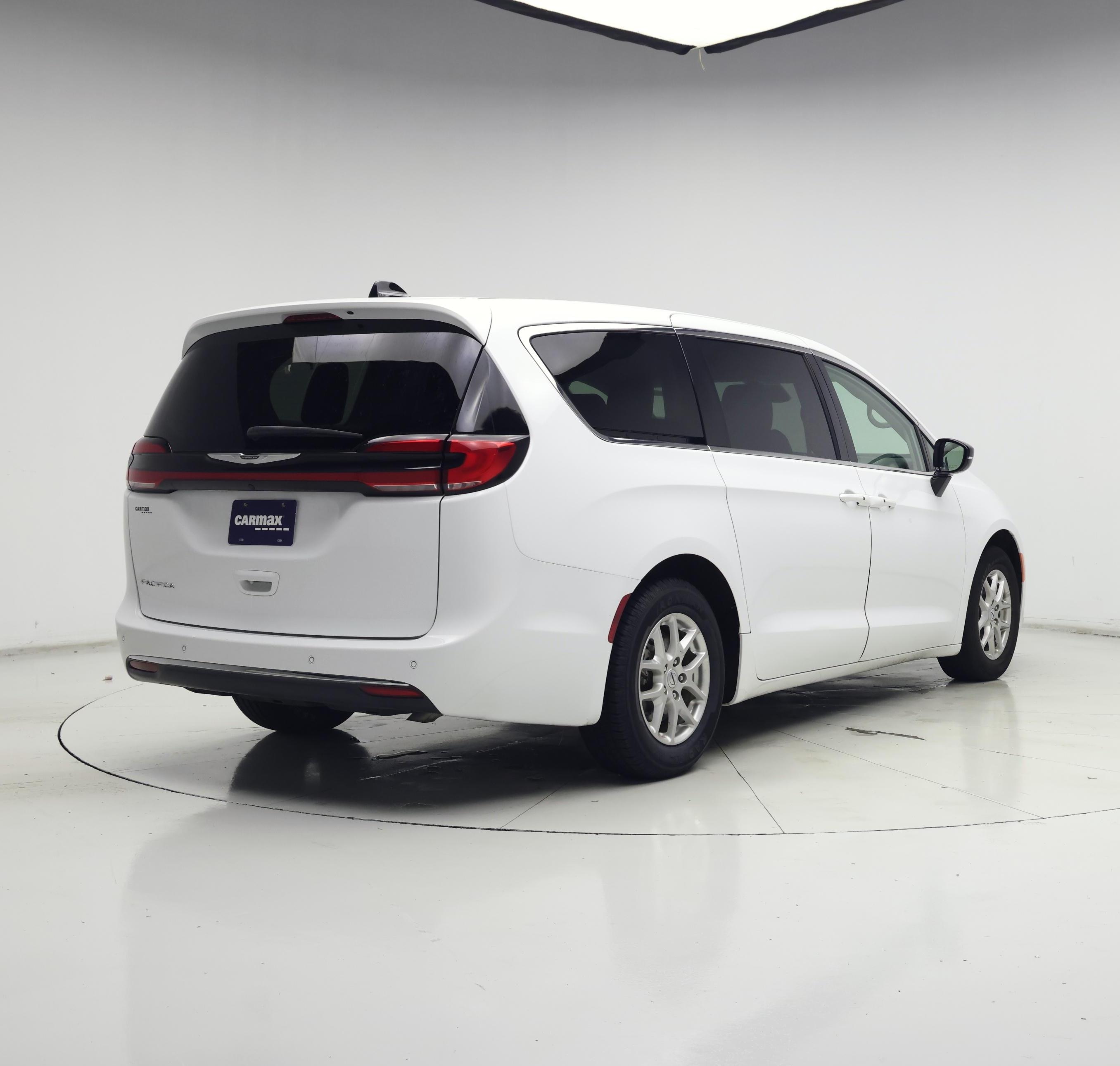 Thumbnail: 2024 Chrysler Pacifica - 8