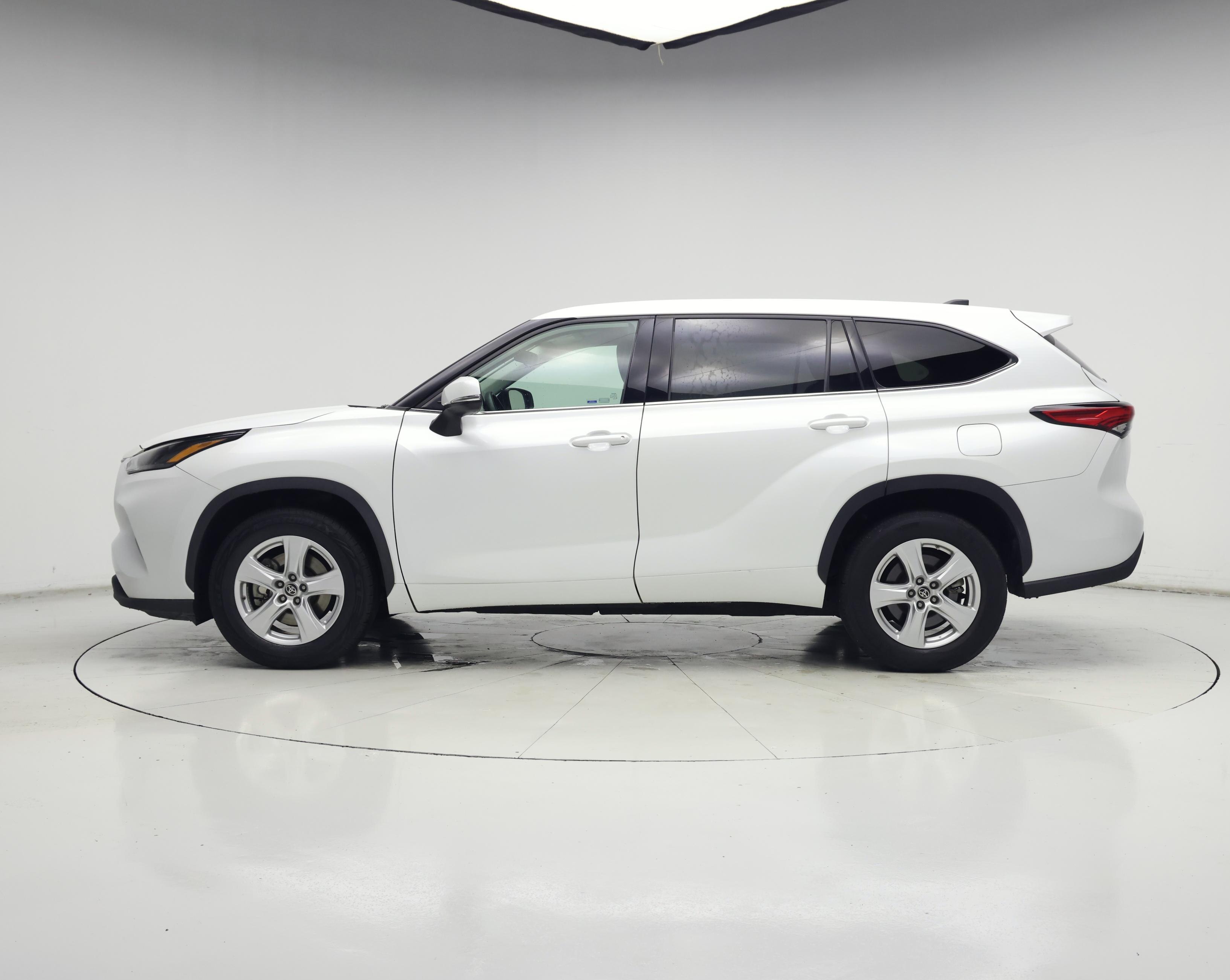 Thumbnail: 2022 Toyota Highlander - 3