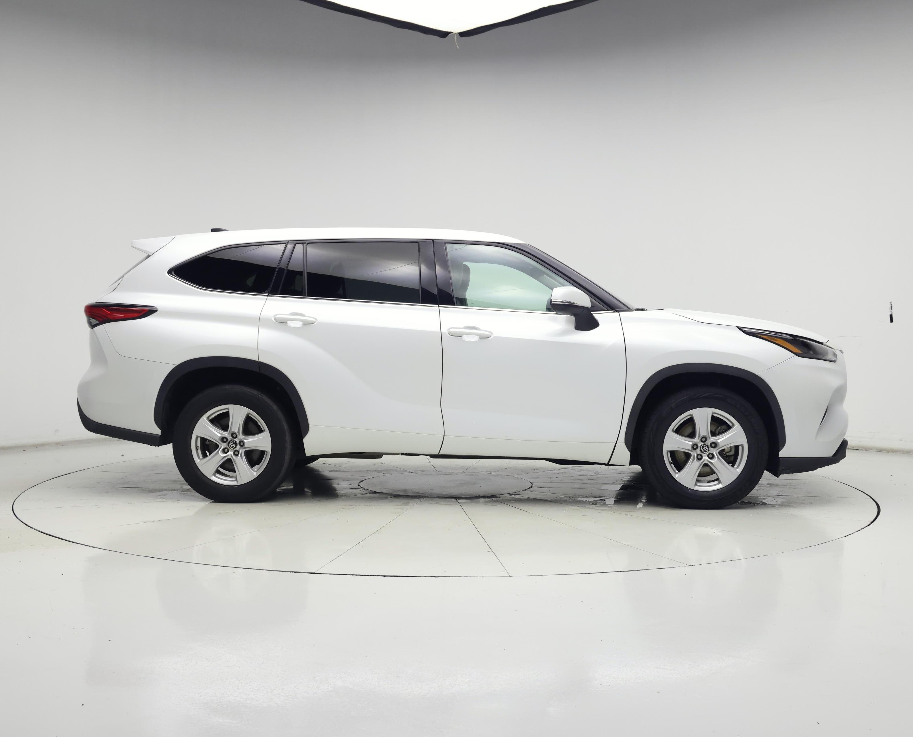 Thumbnail: 2022 Toyota Highlander - 7
