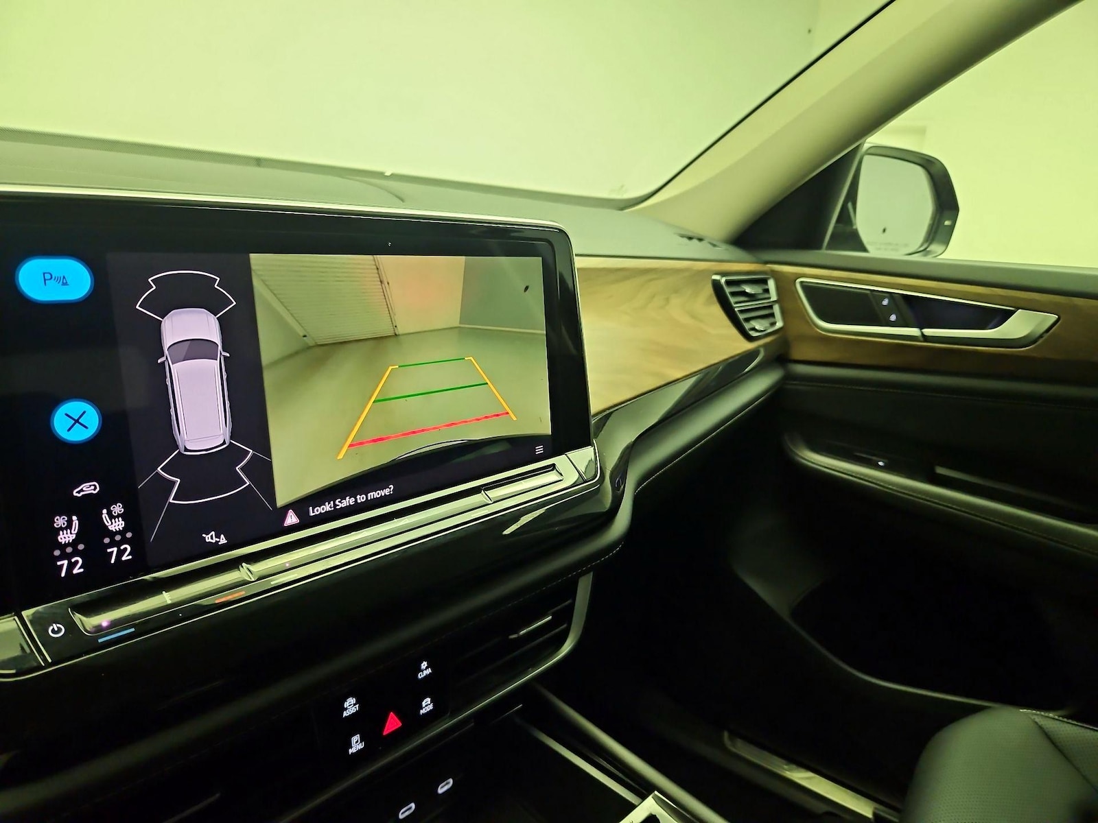 2025 Volkswagen Atlas SE w/Tech - Photo 6