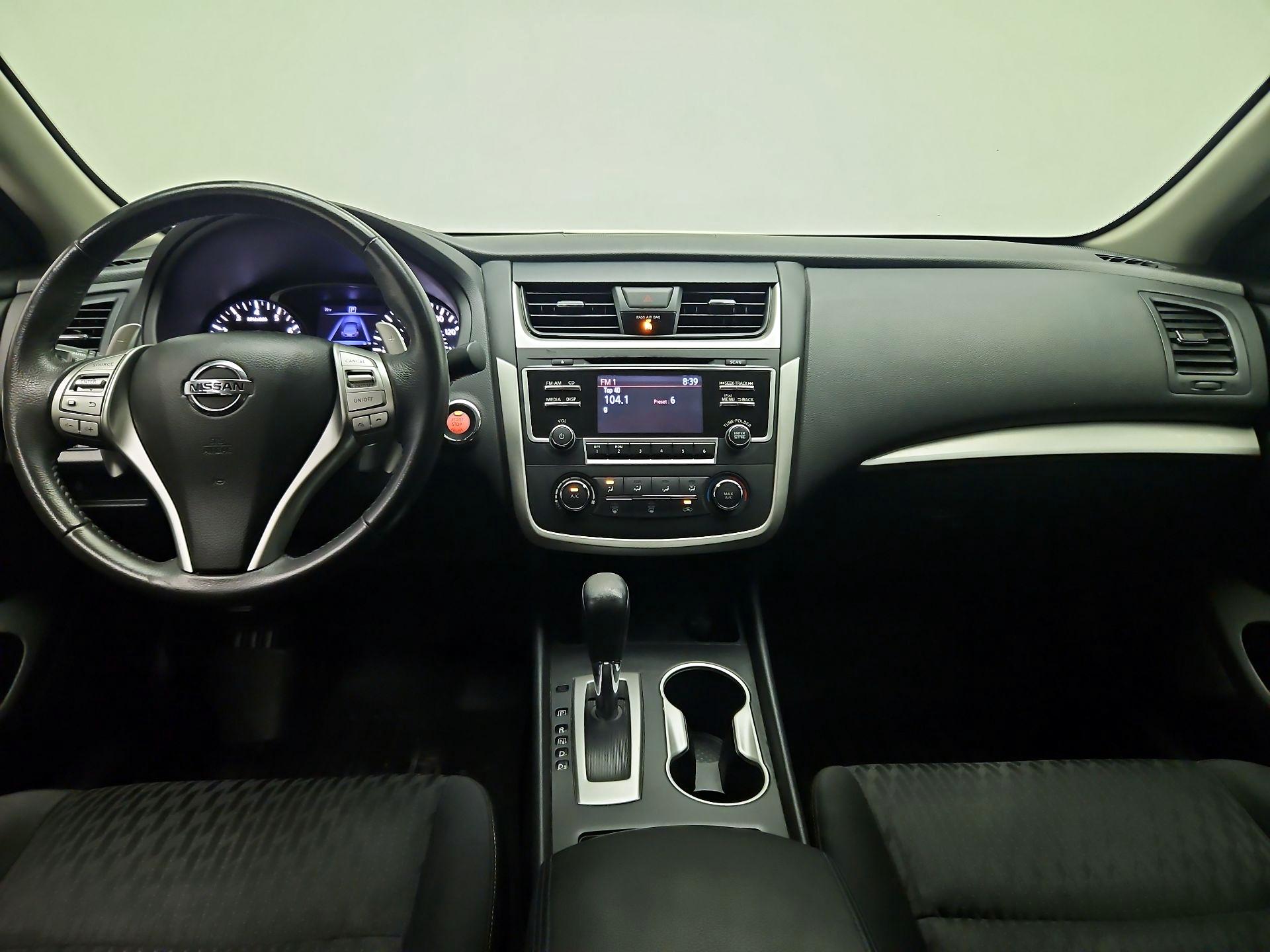 Thumbnail: 2017 Nissan Altima - 9