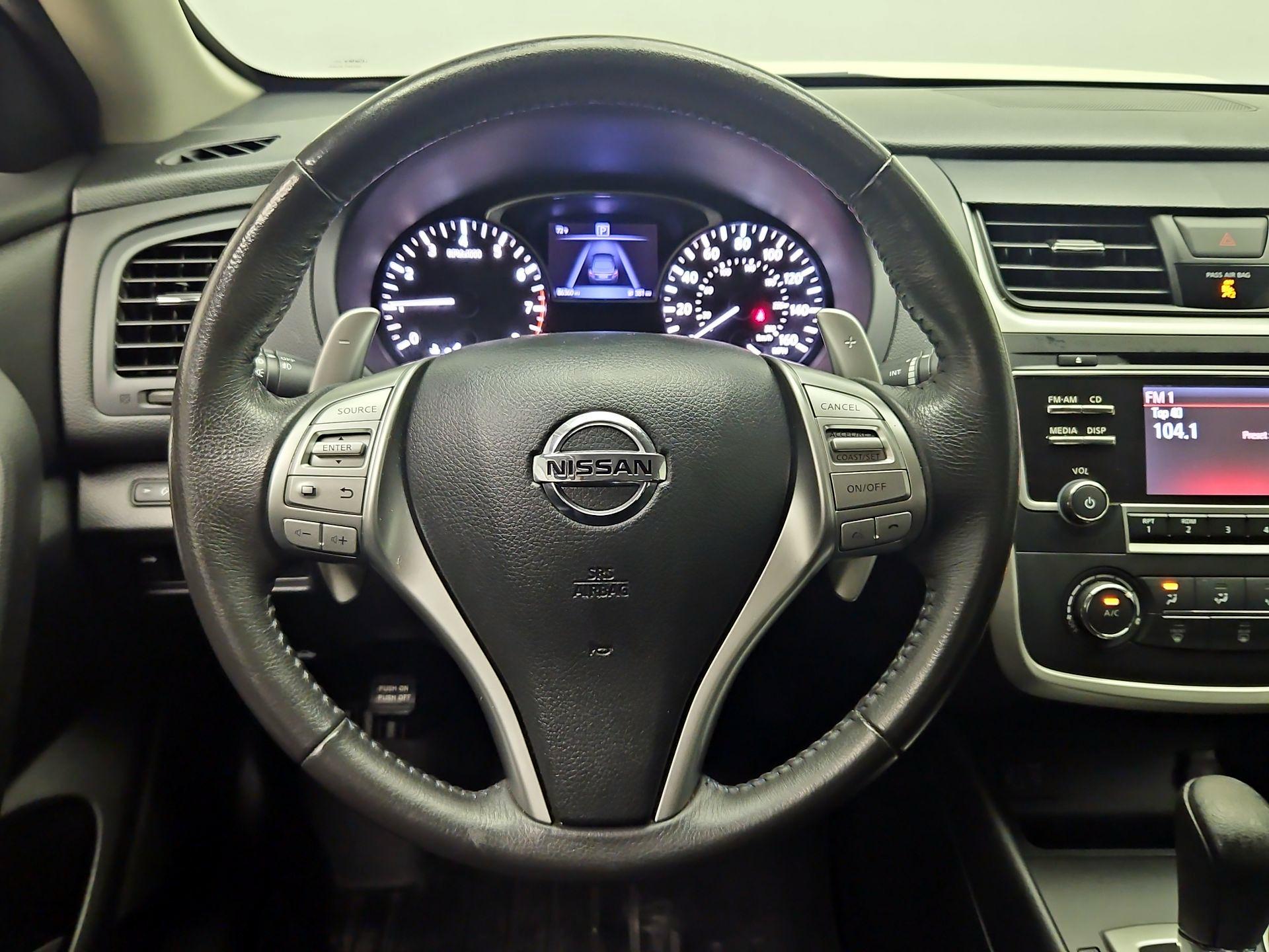 Thumbnail: 2017 Nissan Altima - 10