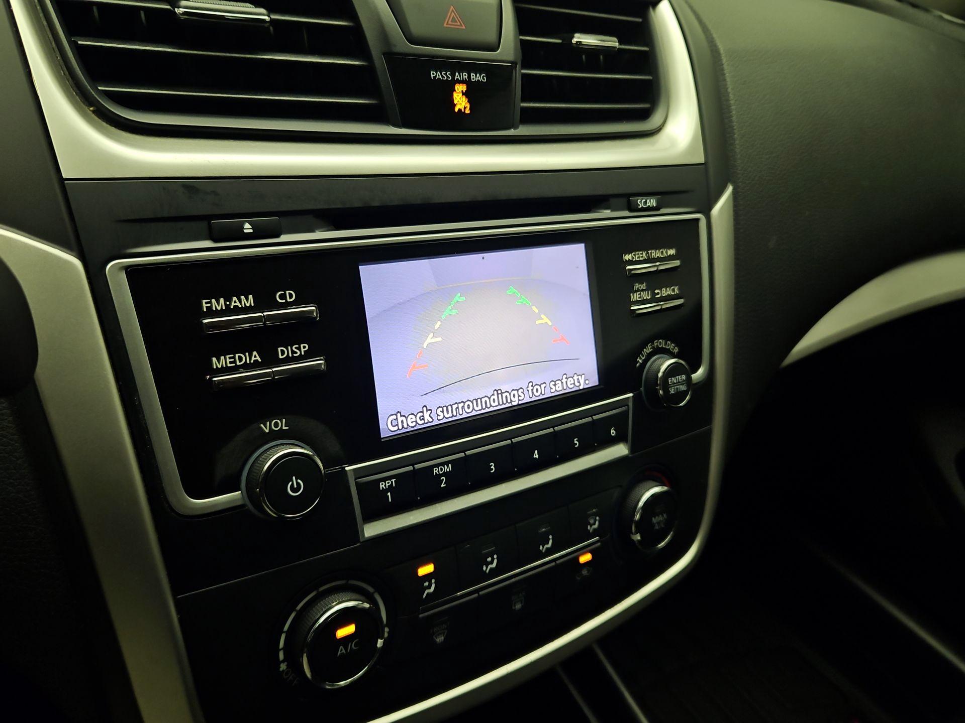 Thumbnail: 2017 Nissan Altima - 14