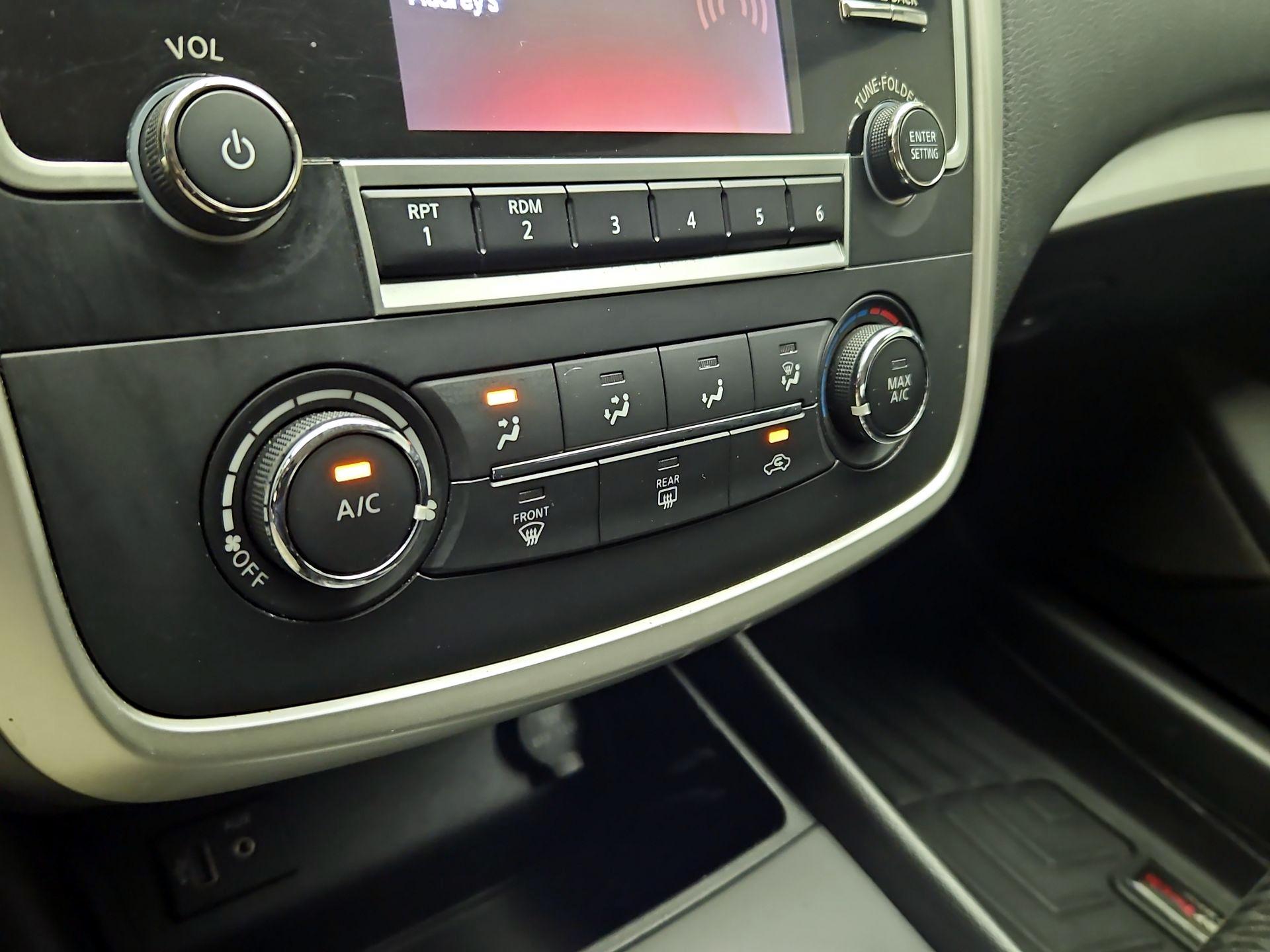 Thumbnail: 2017 Nissan Altima - 16