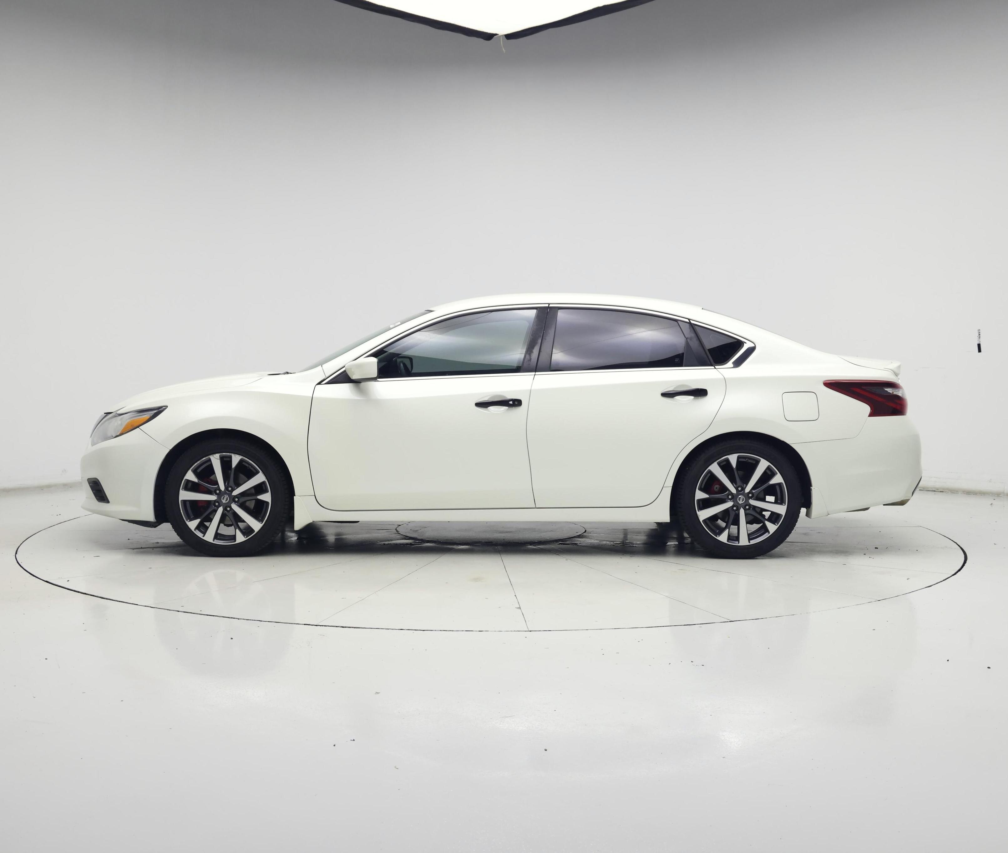 Thumbnail: 2017 Nissan Altima - 3