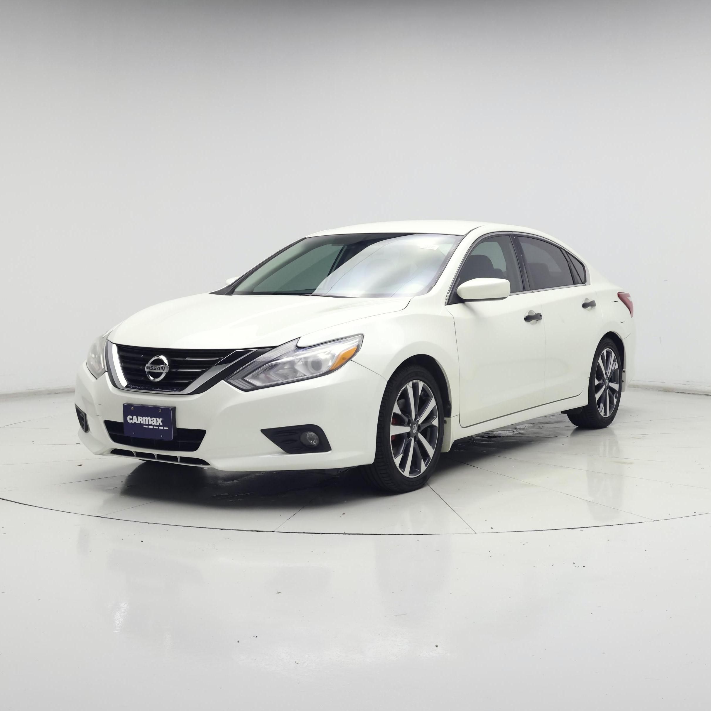 Thumbnail: 2017 Nissan Altima - 4