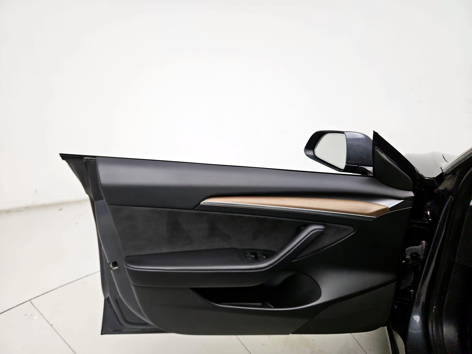 Thumbnail: 2023 Tesla Model 3 - 12