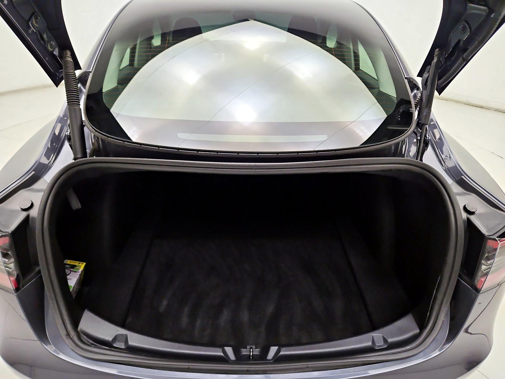 Thumbnail: 2023 Tesla Model 3 - 17