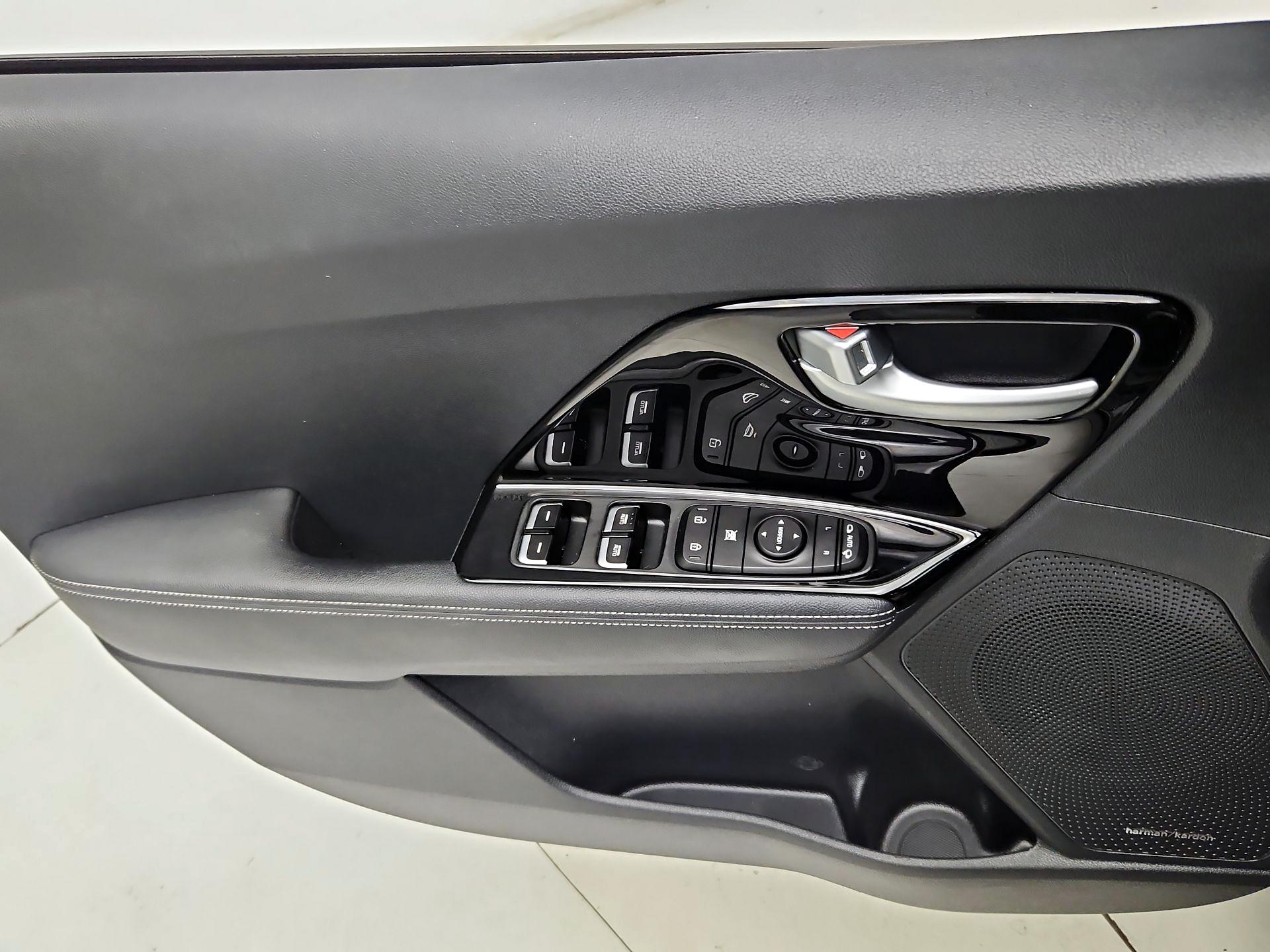 Thumbnail: 2019 Kia Niro - 12