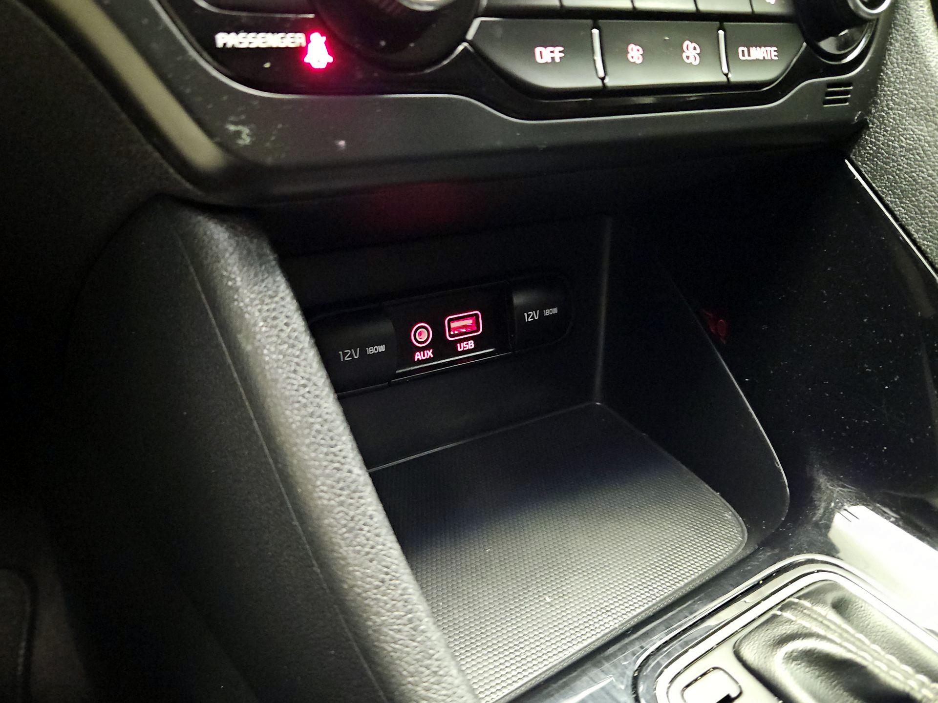 Thumbnail: 2019 Kia Niro - 19