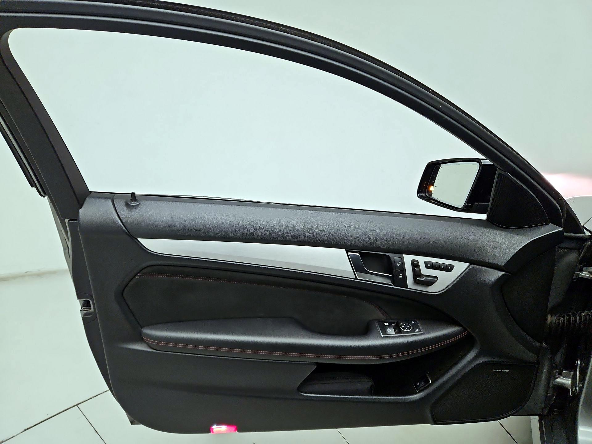 Thumbnail: 2015 Mercedes-Benz C-Class - 12