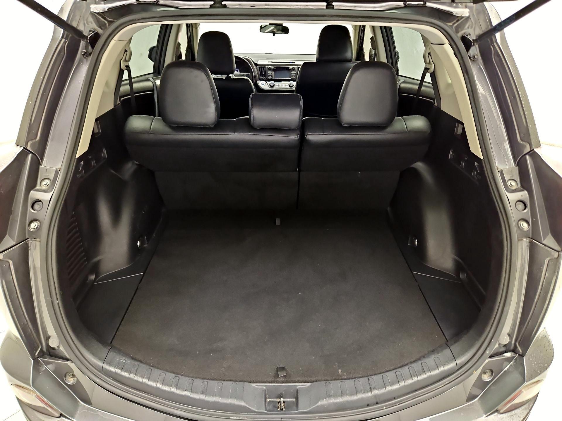 Thumbnail: 2018 Toyota RAV4 - 18