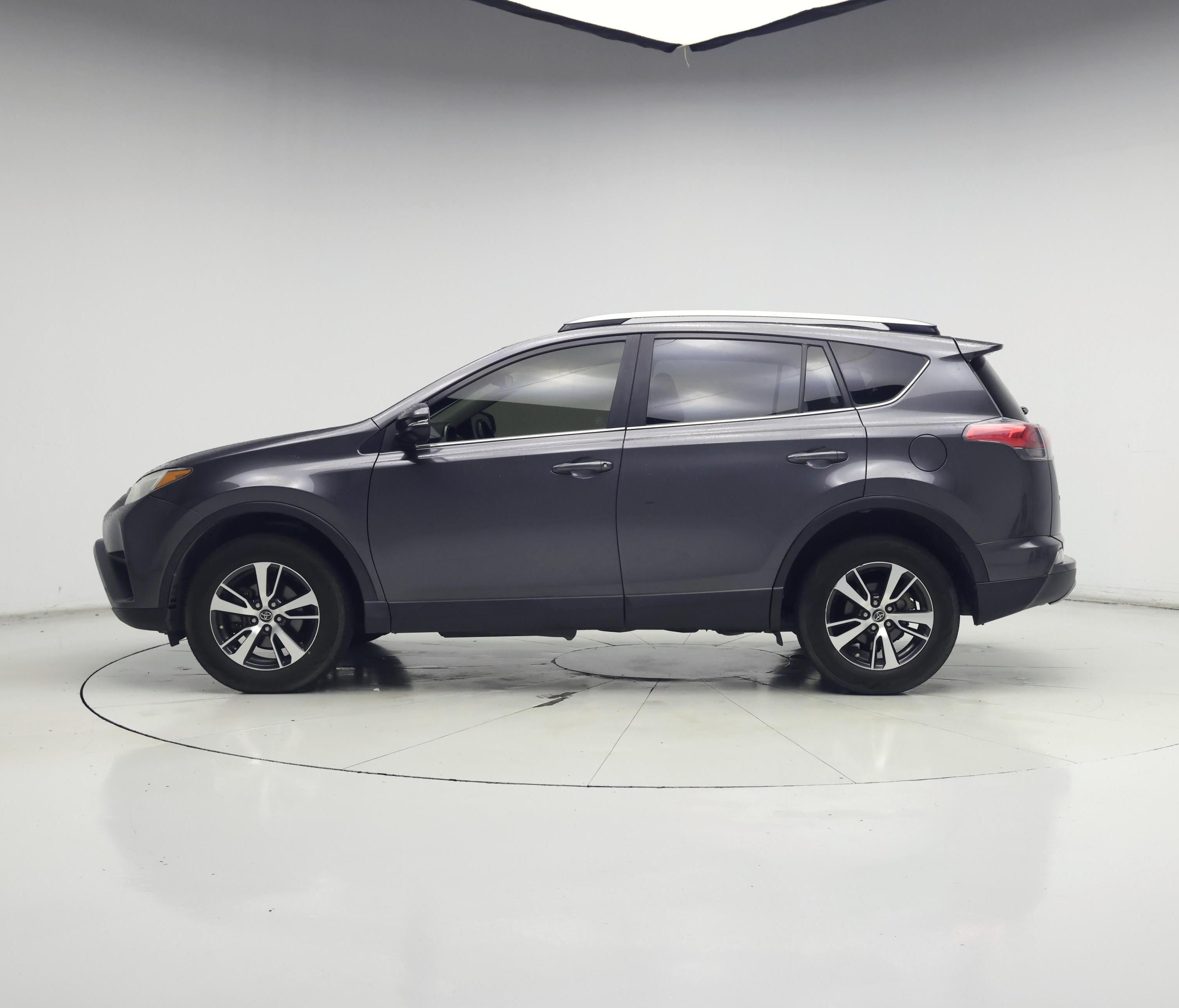 Thumbnail: 2018 Toyota RAV4 - 3