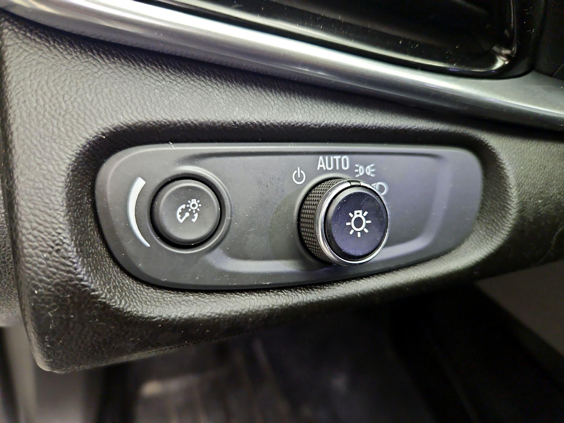 Thumbnail: 2017 Chevrolet Volt - 13