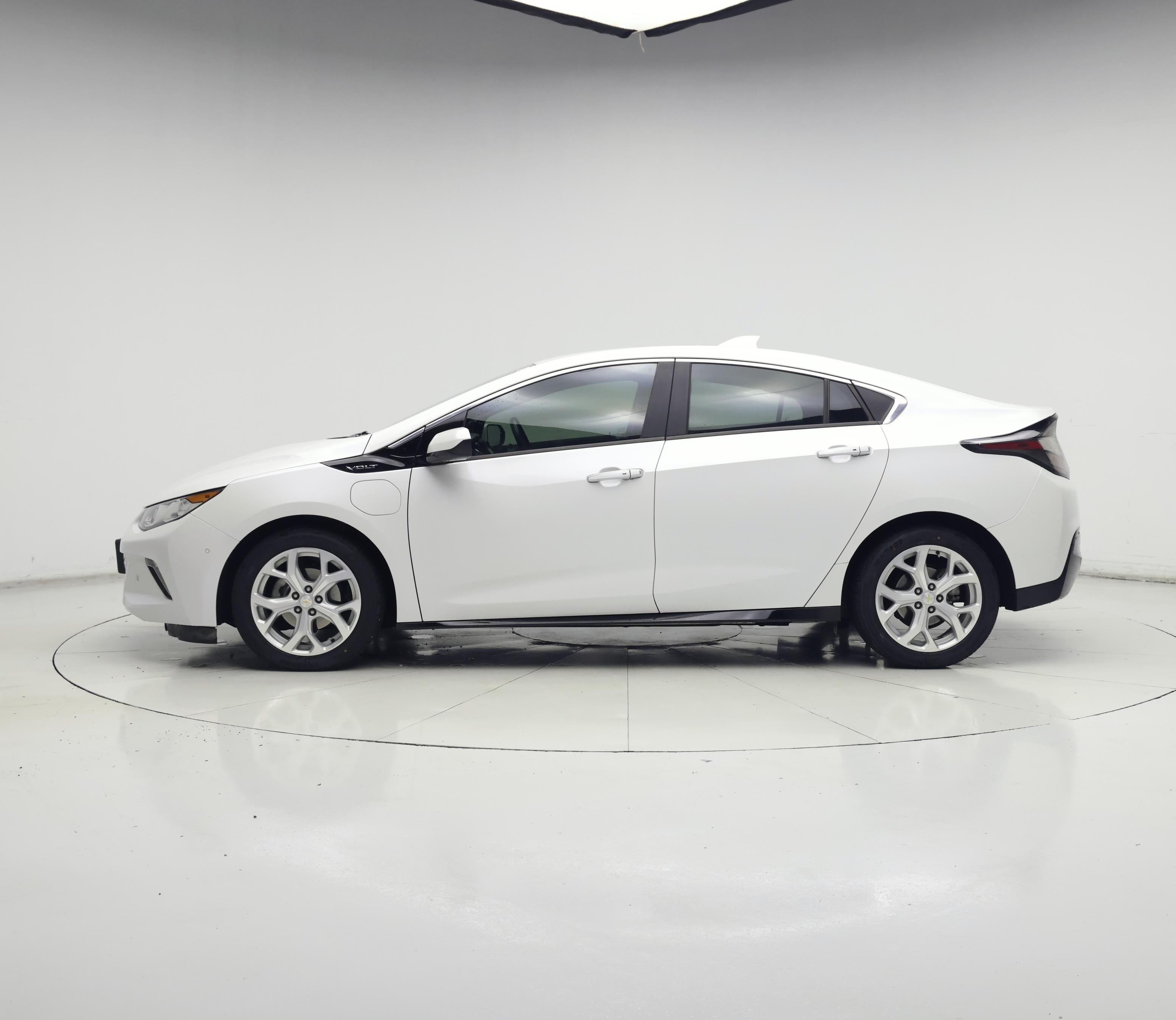 Thumbnail: 2017 Chevrolet Volt - 3