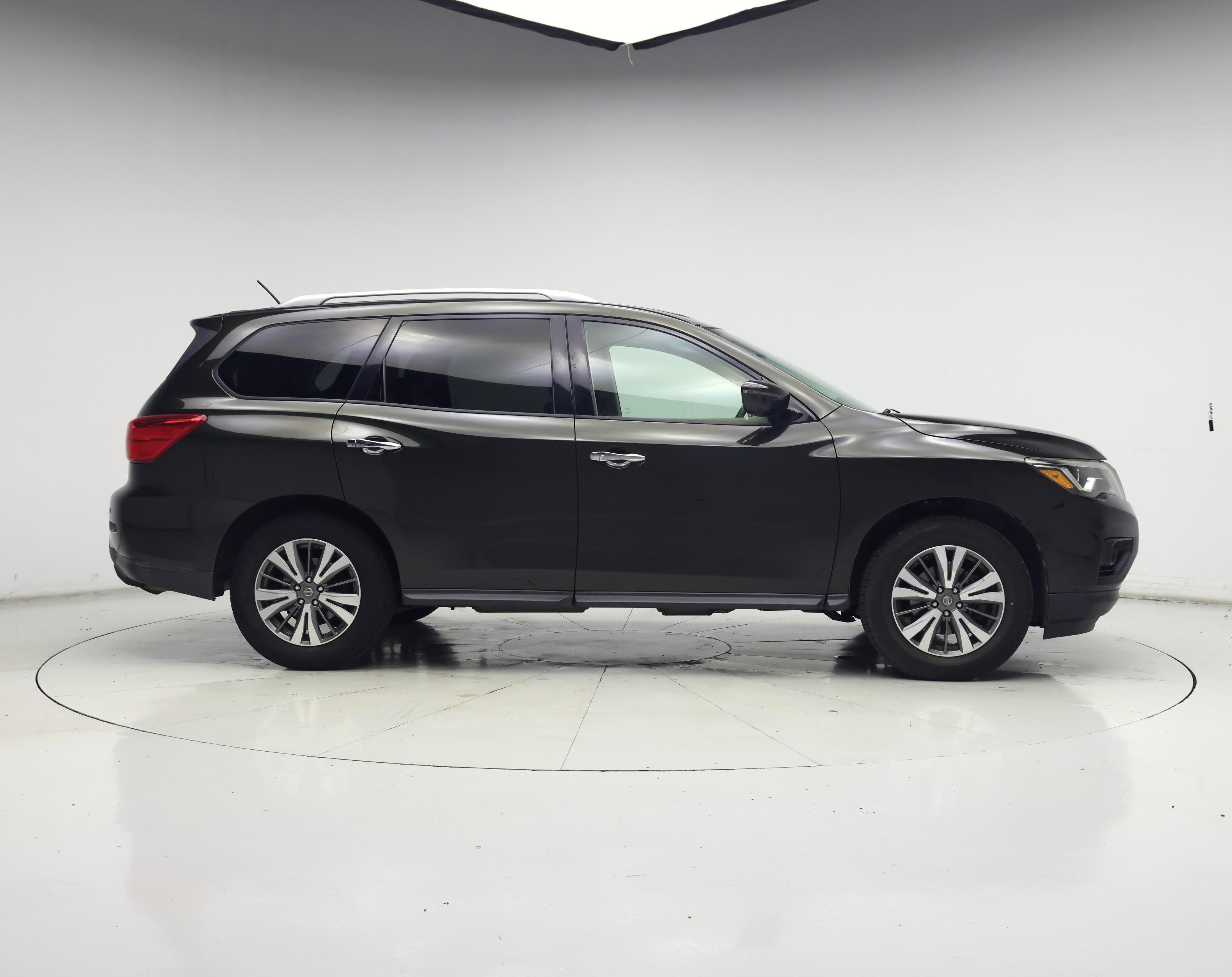 Thumbnail: 2017 Nissan Pathfinder - 7