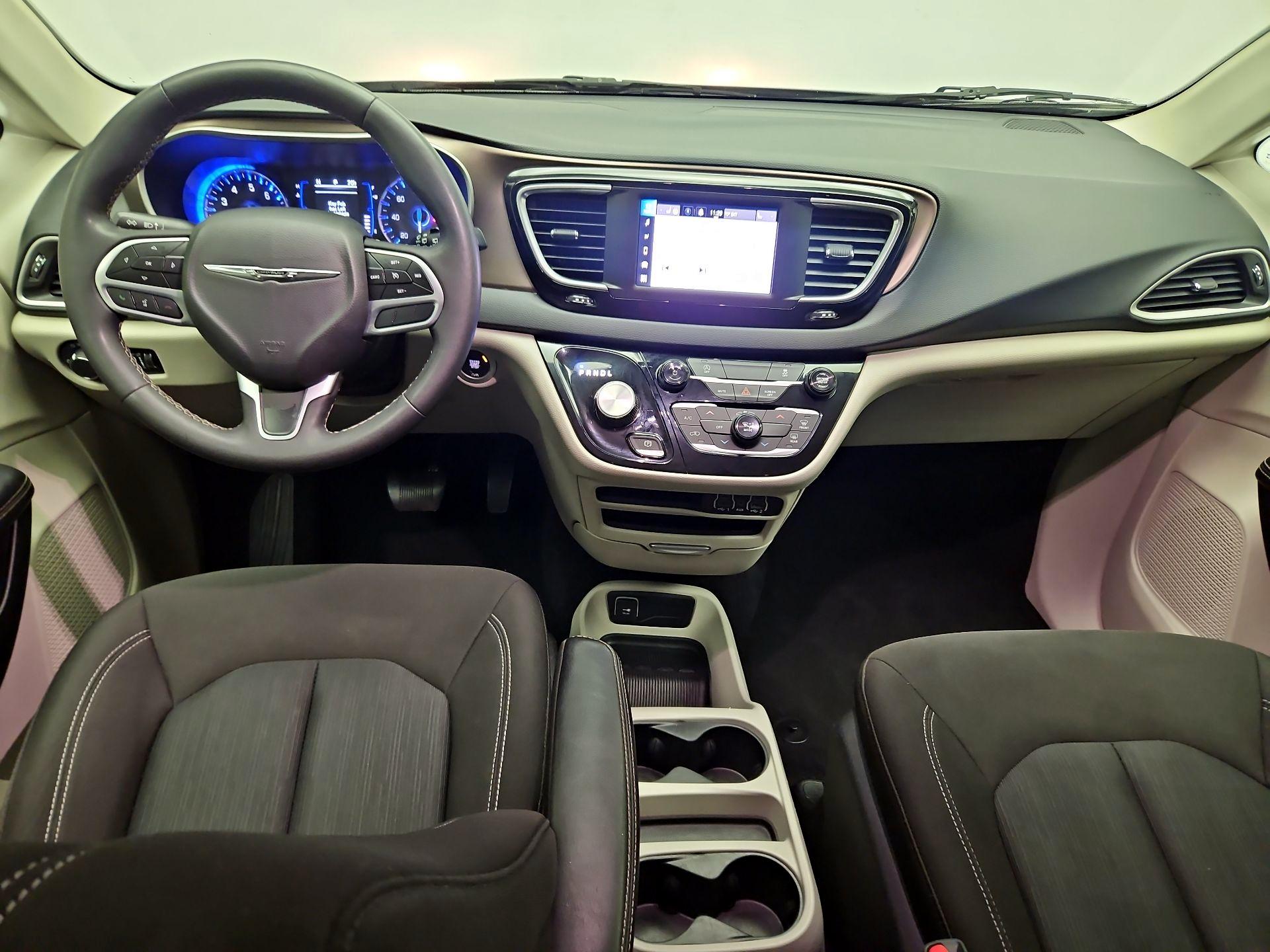 Thumbnail: 2023 Chrysler Voyager - 9